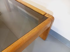 Table basse vintage en orme et verre fumé Maison Maison Regain des années 70 80