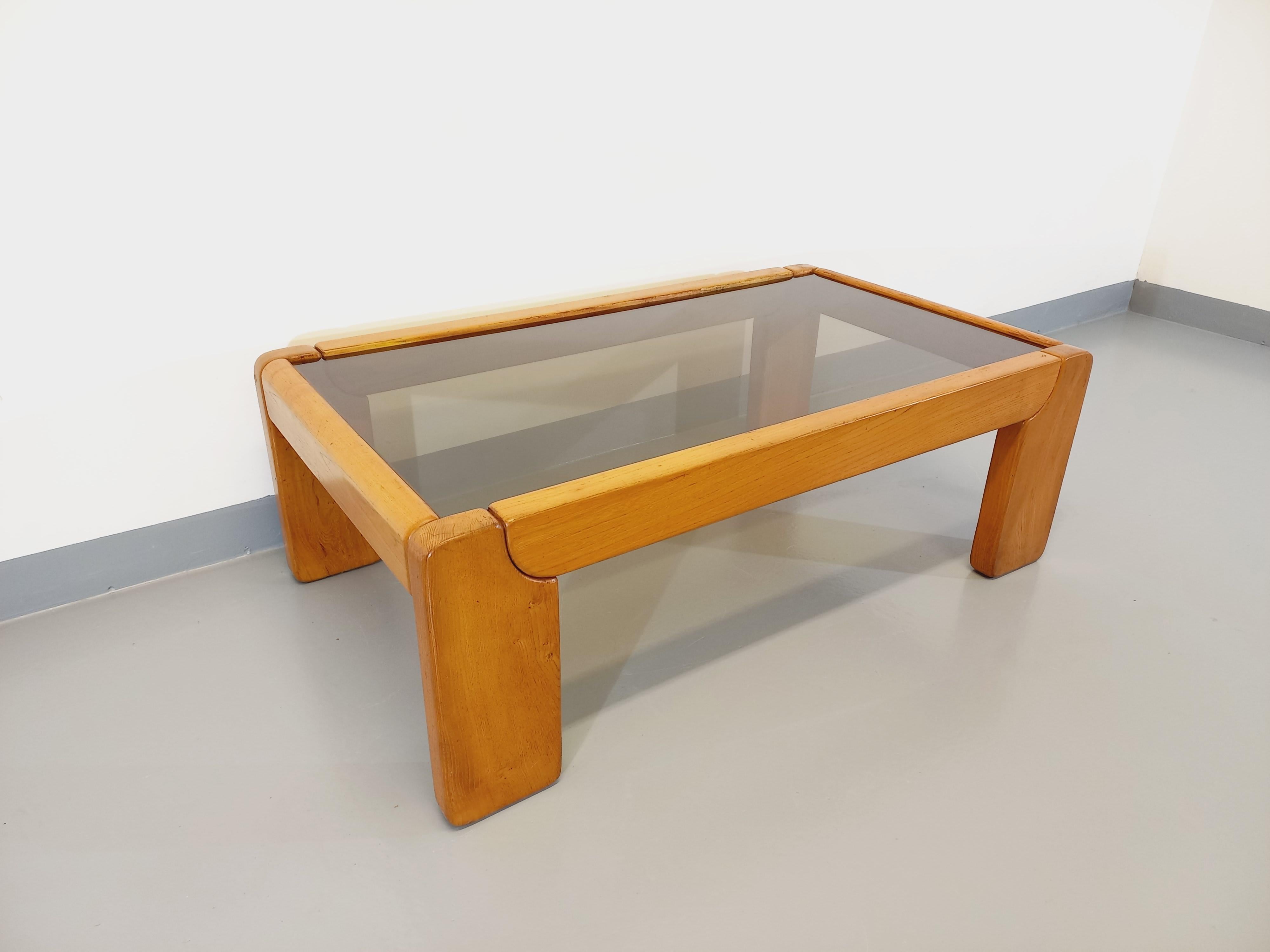 Verre fumé Table basse vintage en orme et verre fumé Maison Maison Regain des années 70 80