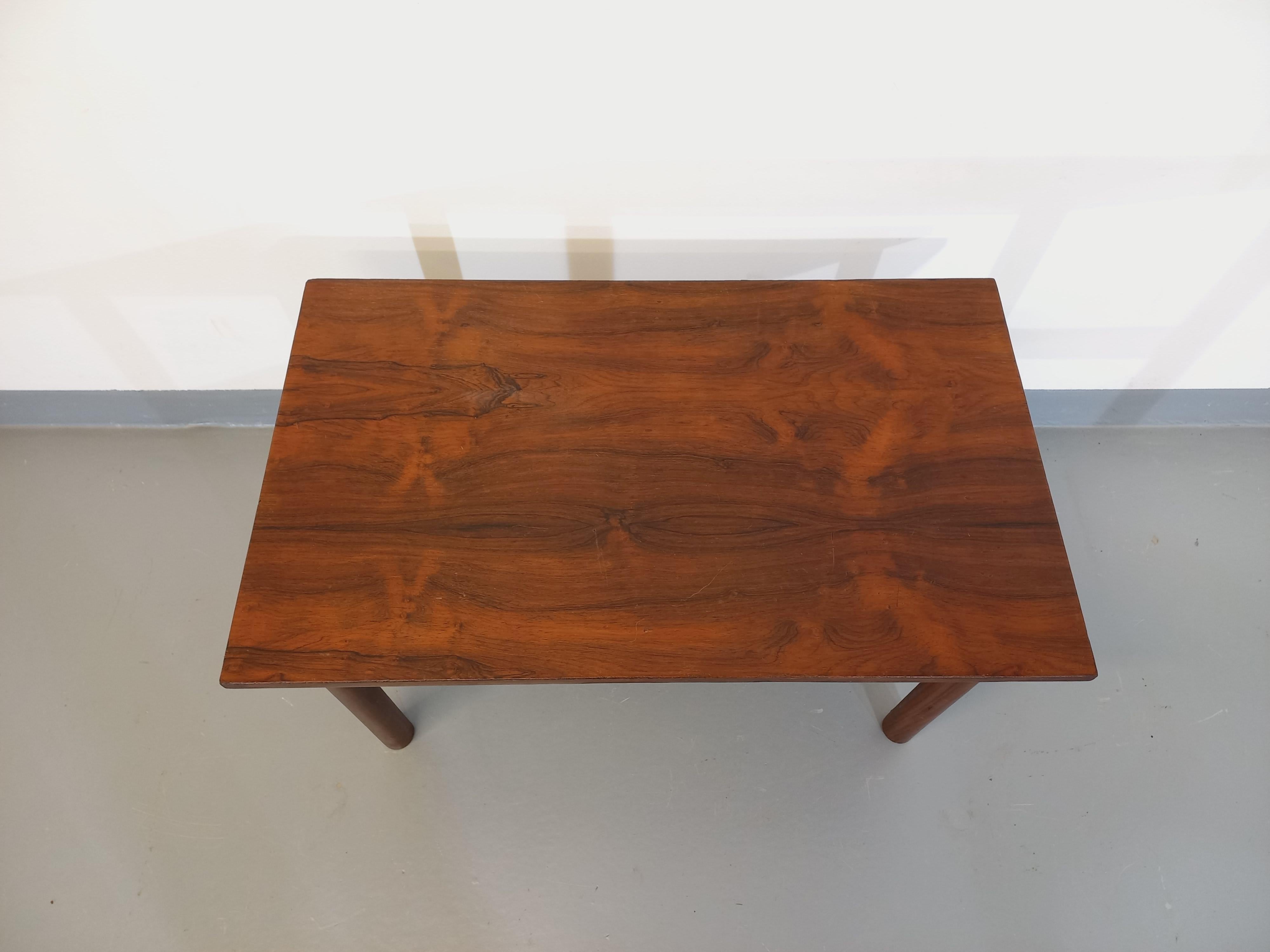 Vintage-Tisch aus Palissandre aus den 60er Jahren im Angebot 1
