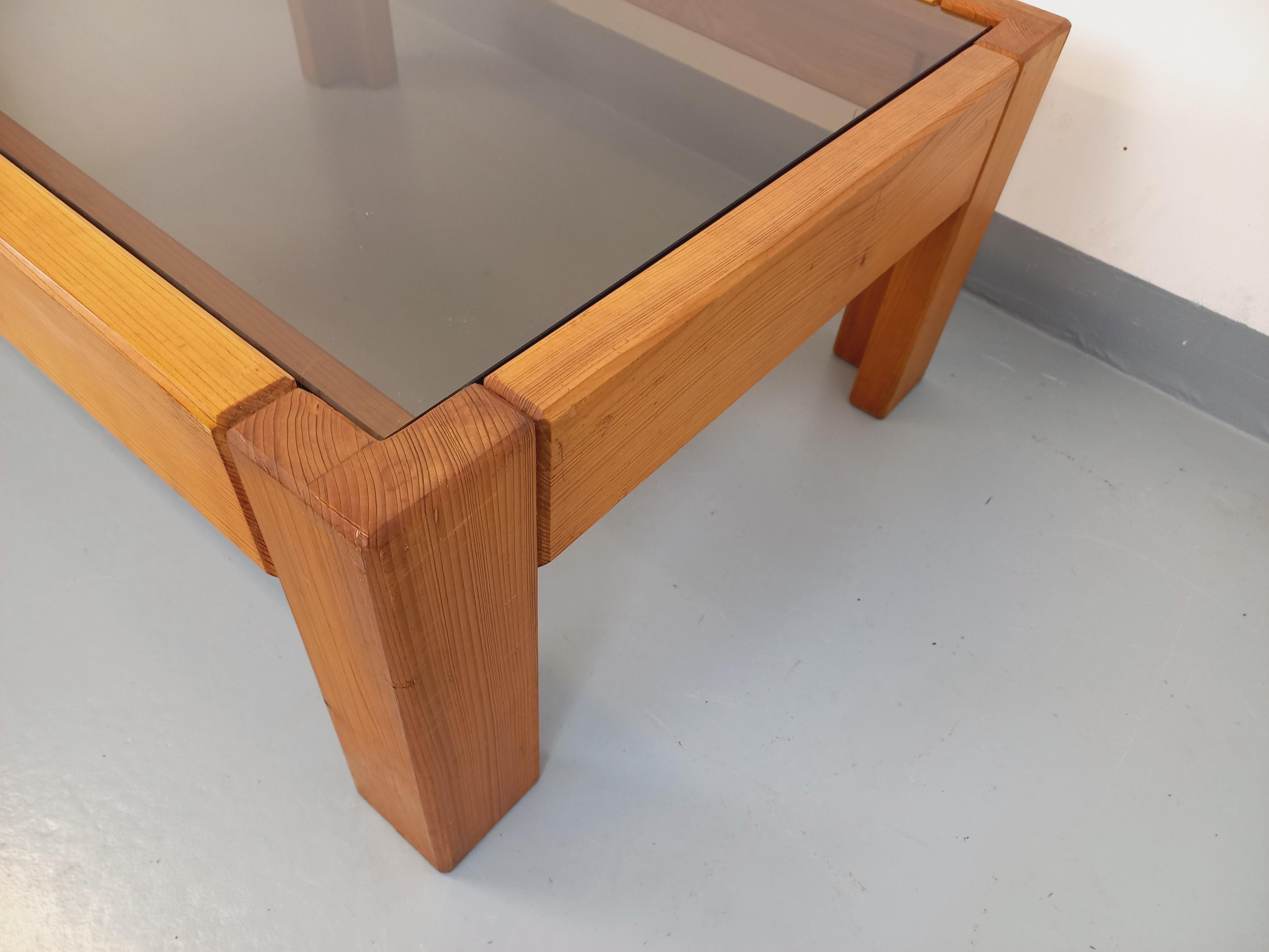 Tavolo basso vintage in legno e vetro fumé degli anni 70-80 5