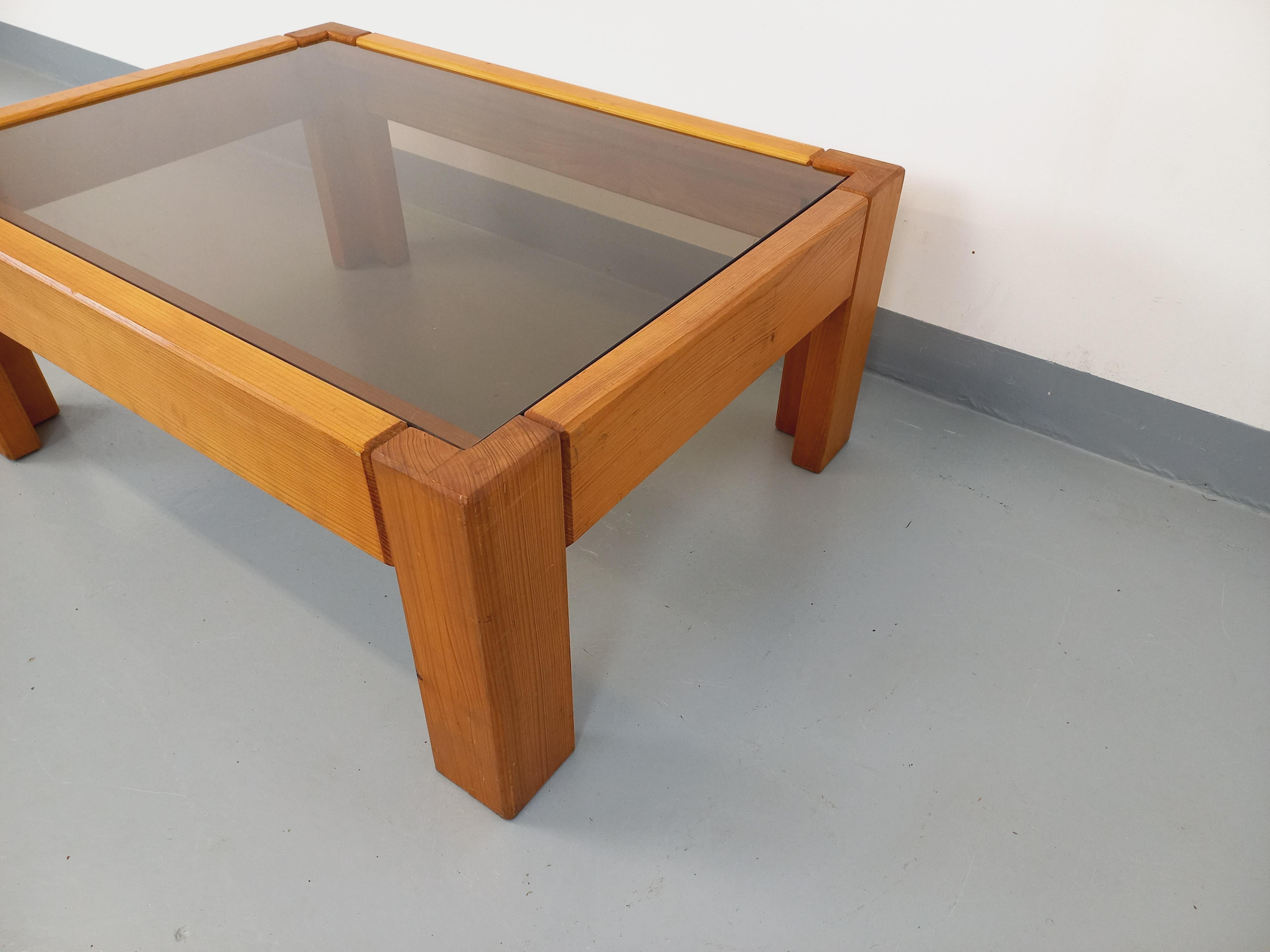 Mid-Century moderno Tavolo basso vintage in legno e vetro fumé degli anni 70-80