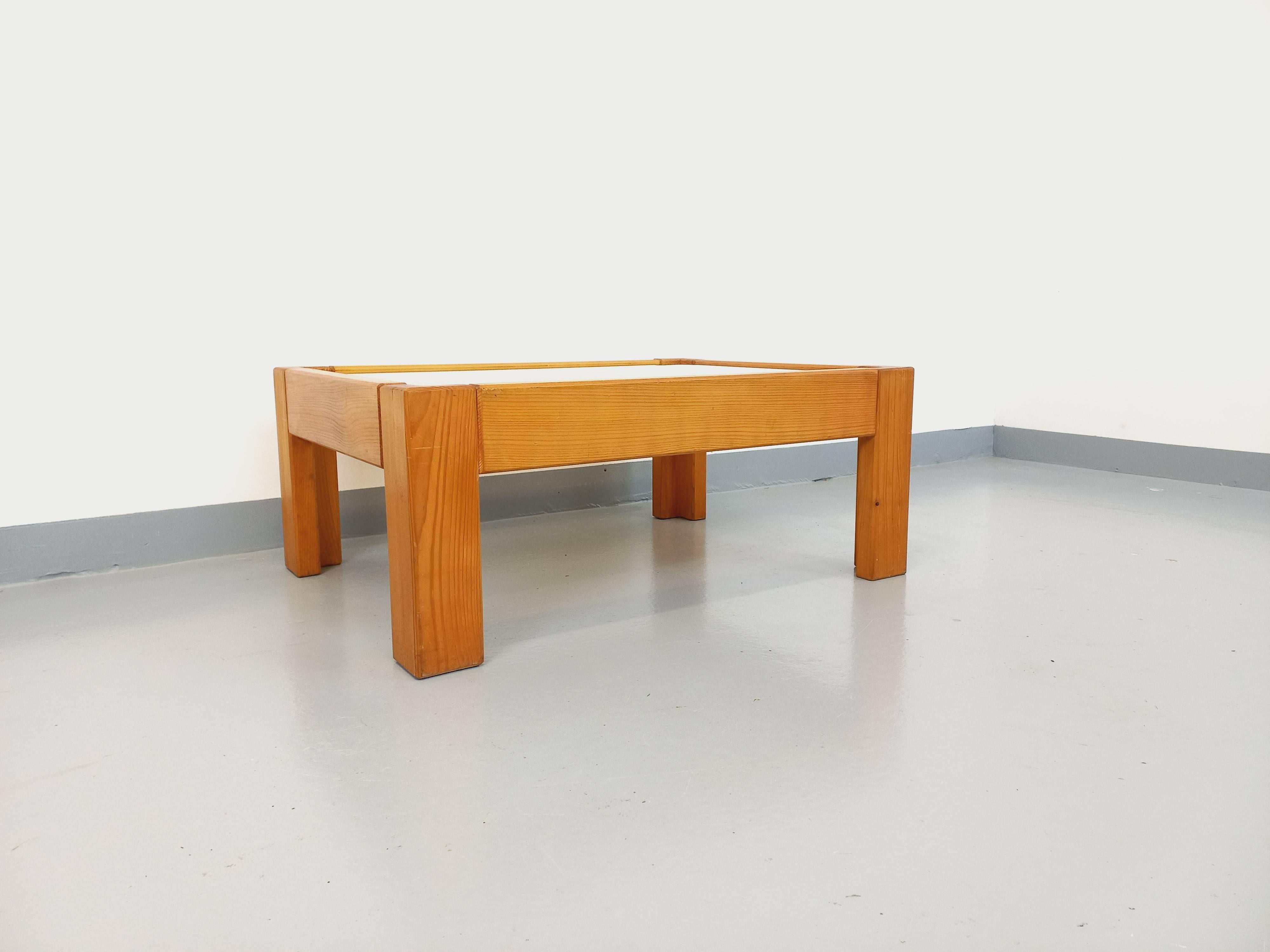 Vetro fumé Tavolo basso vintage in legno e vetro fumé degli anni 70-80
