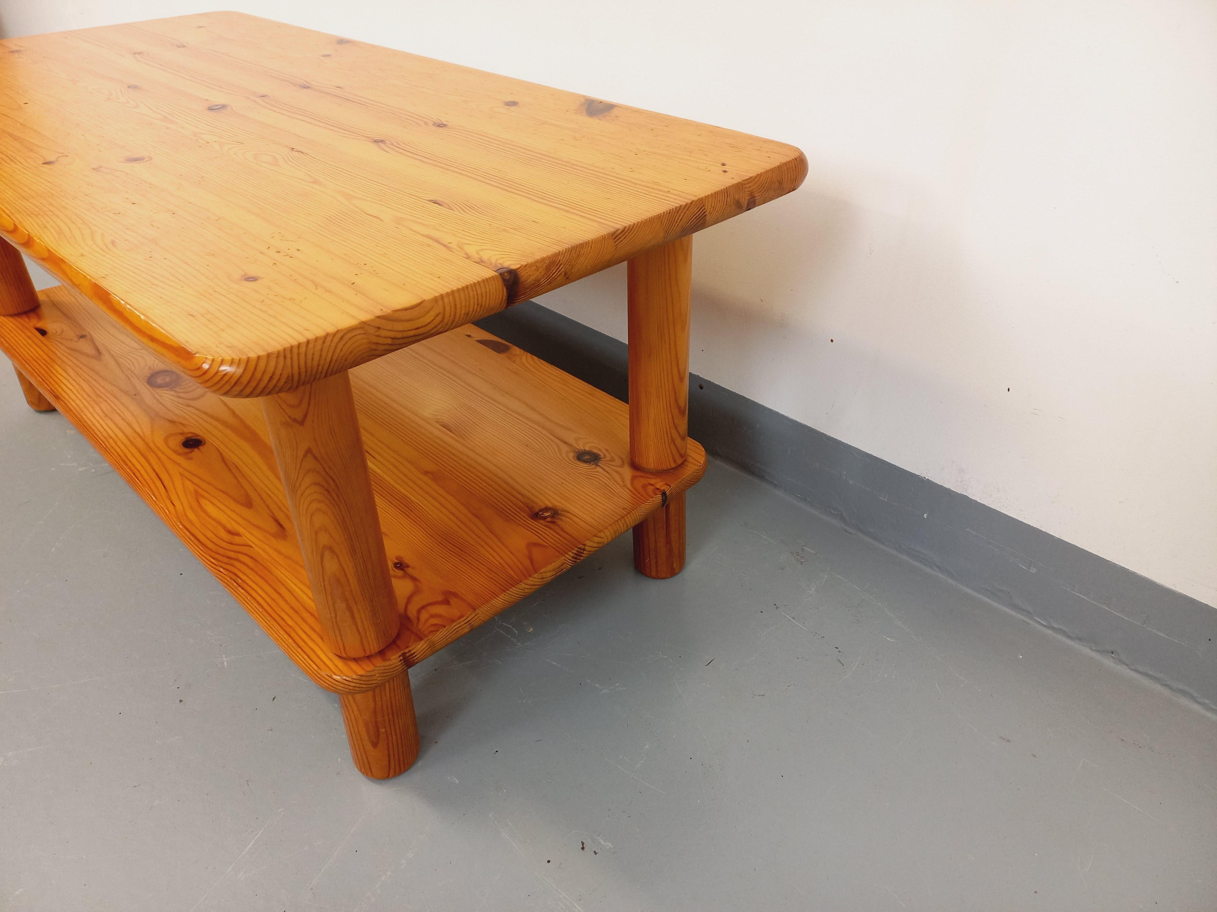 Table basse vintage en pin massif des années 70 80 en vente 3