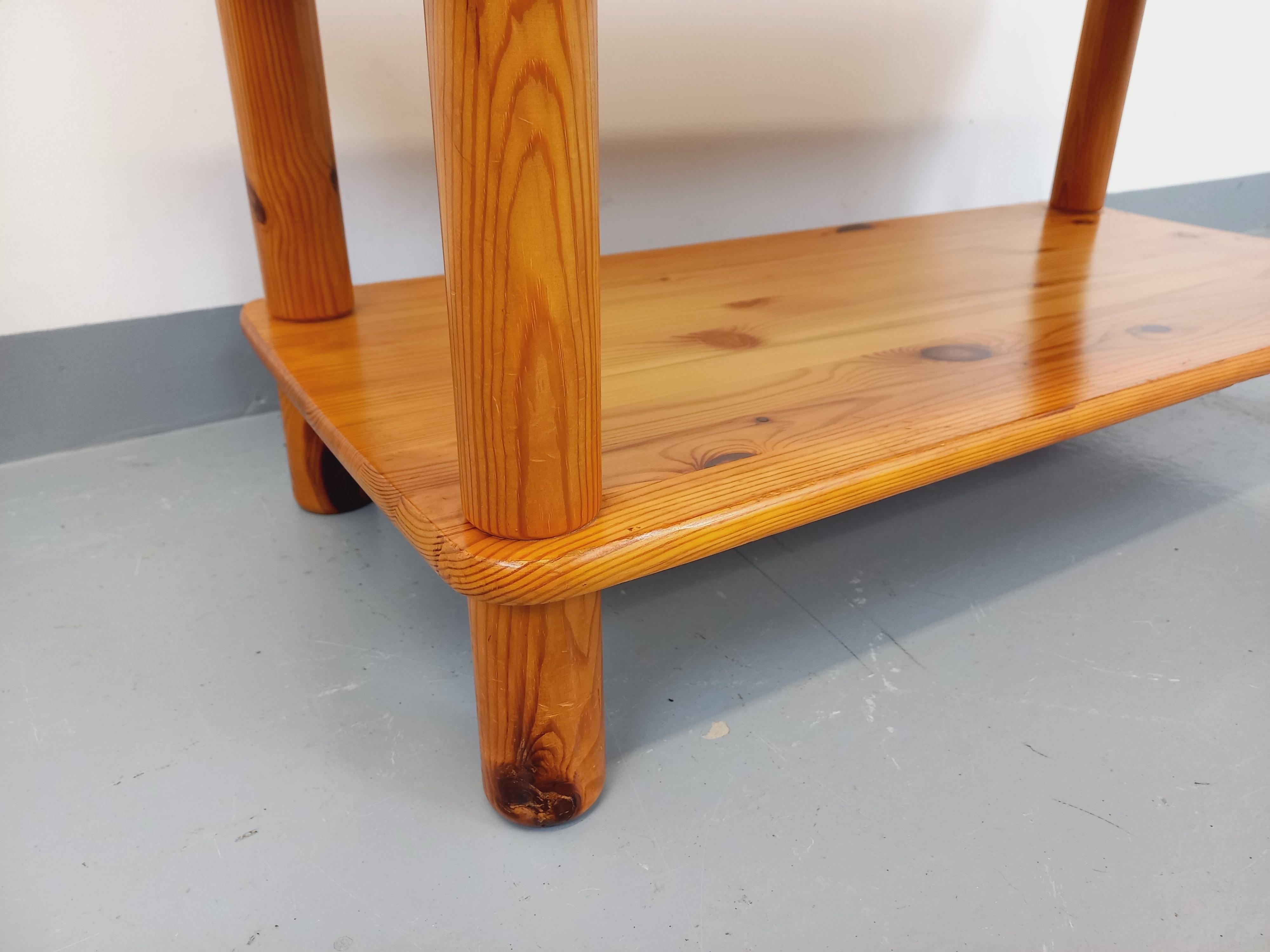 Table basse vintage en pin massif des années 70 80 en vente 8