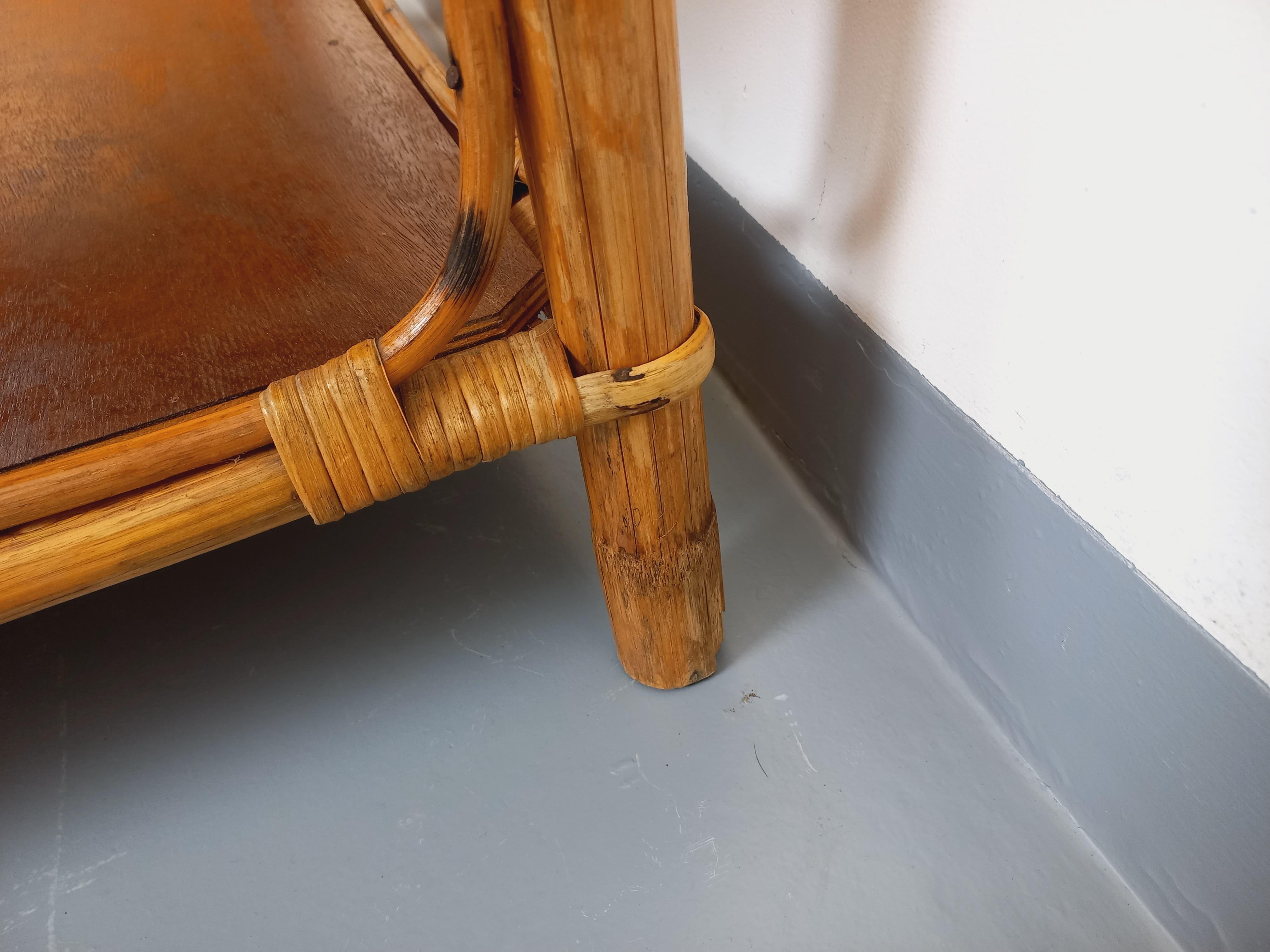 Table basse vintage en rotin et bois en vente 3