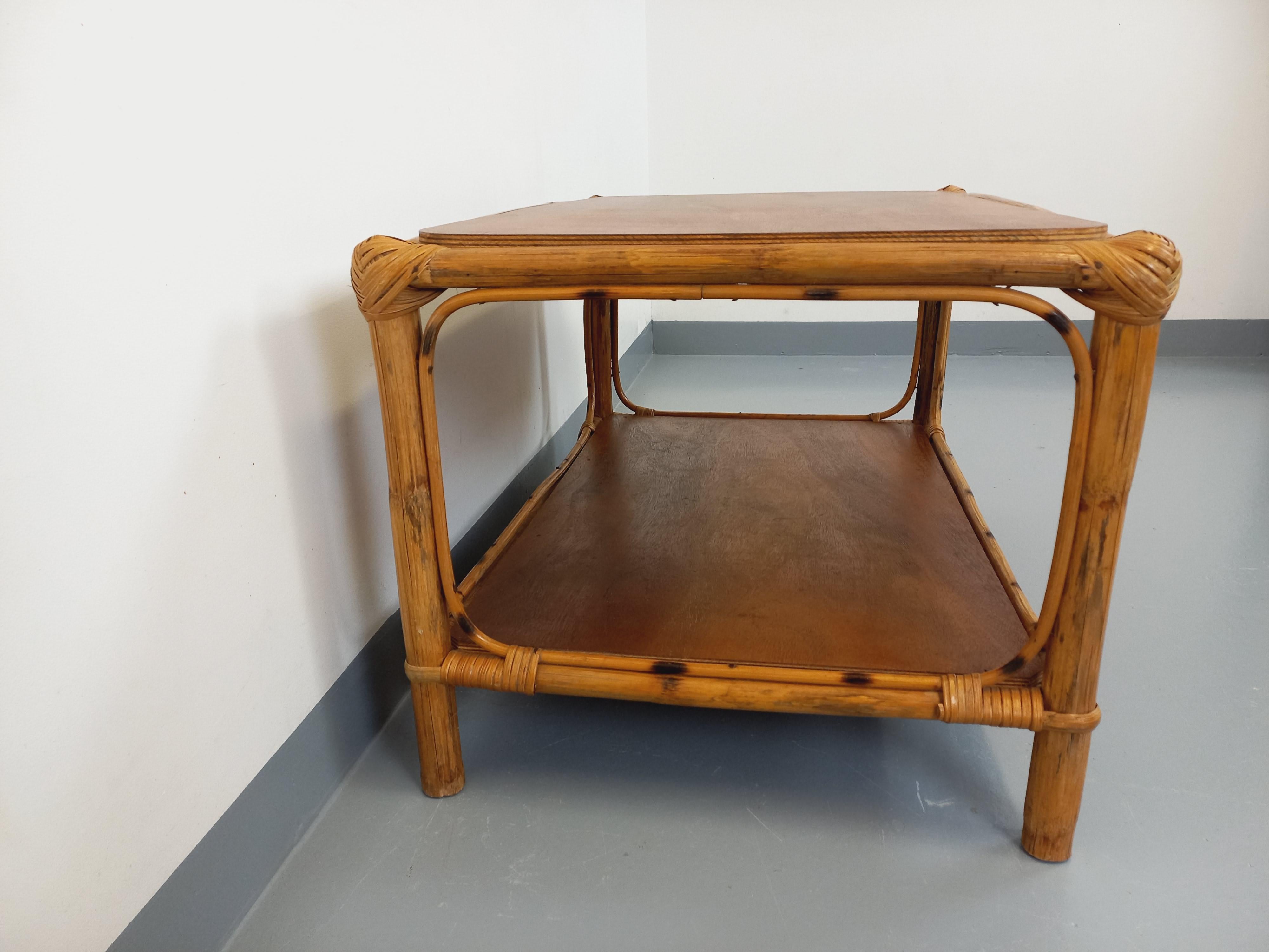 Table basse vintage en rotin et bois Bon état - En vente à BESANÇON, FR