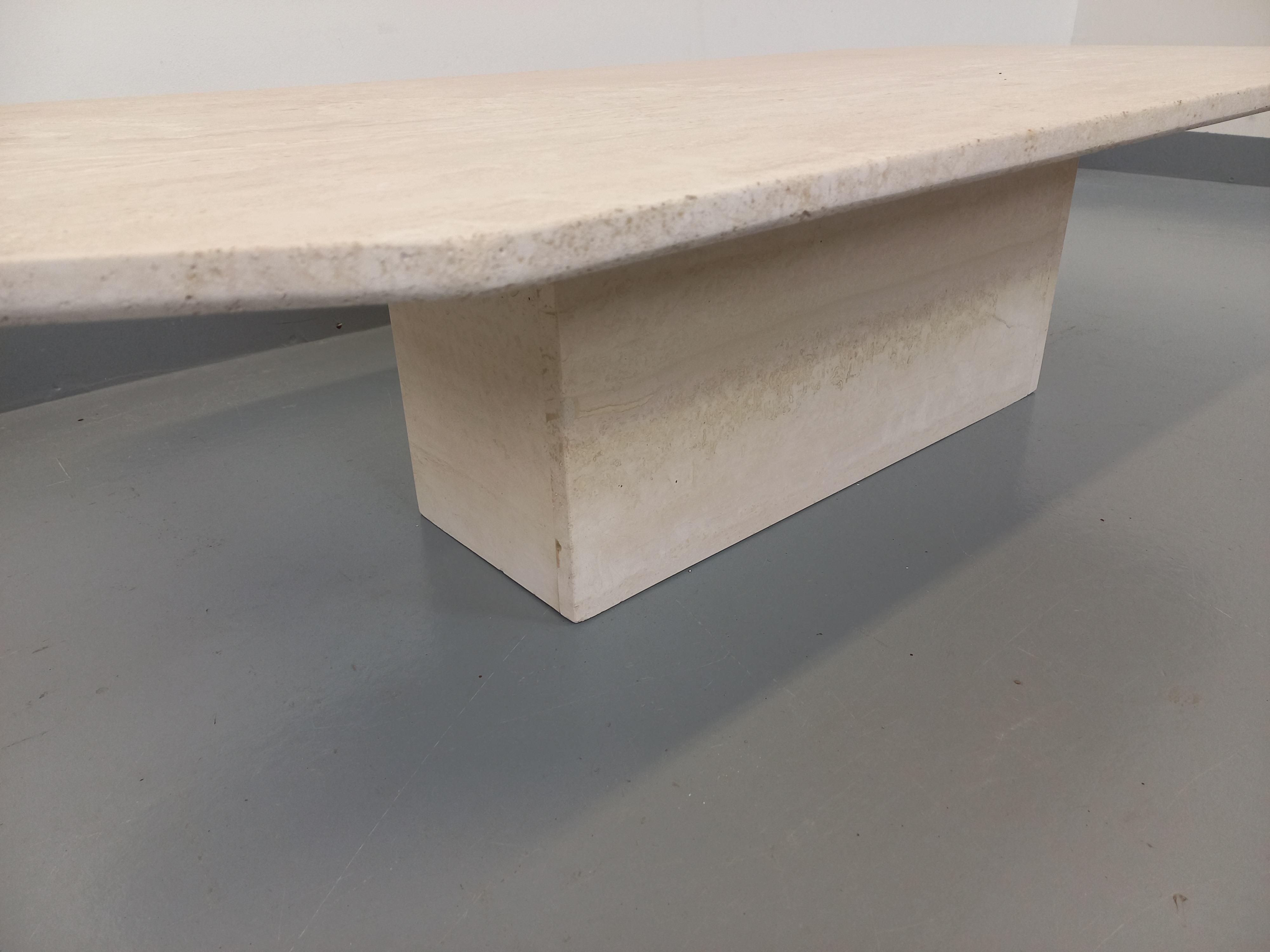Table basse vintage en travertin des années 70 80 en venta 5