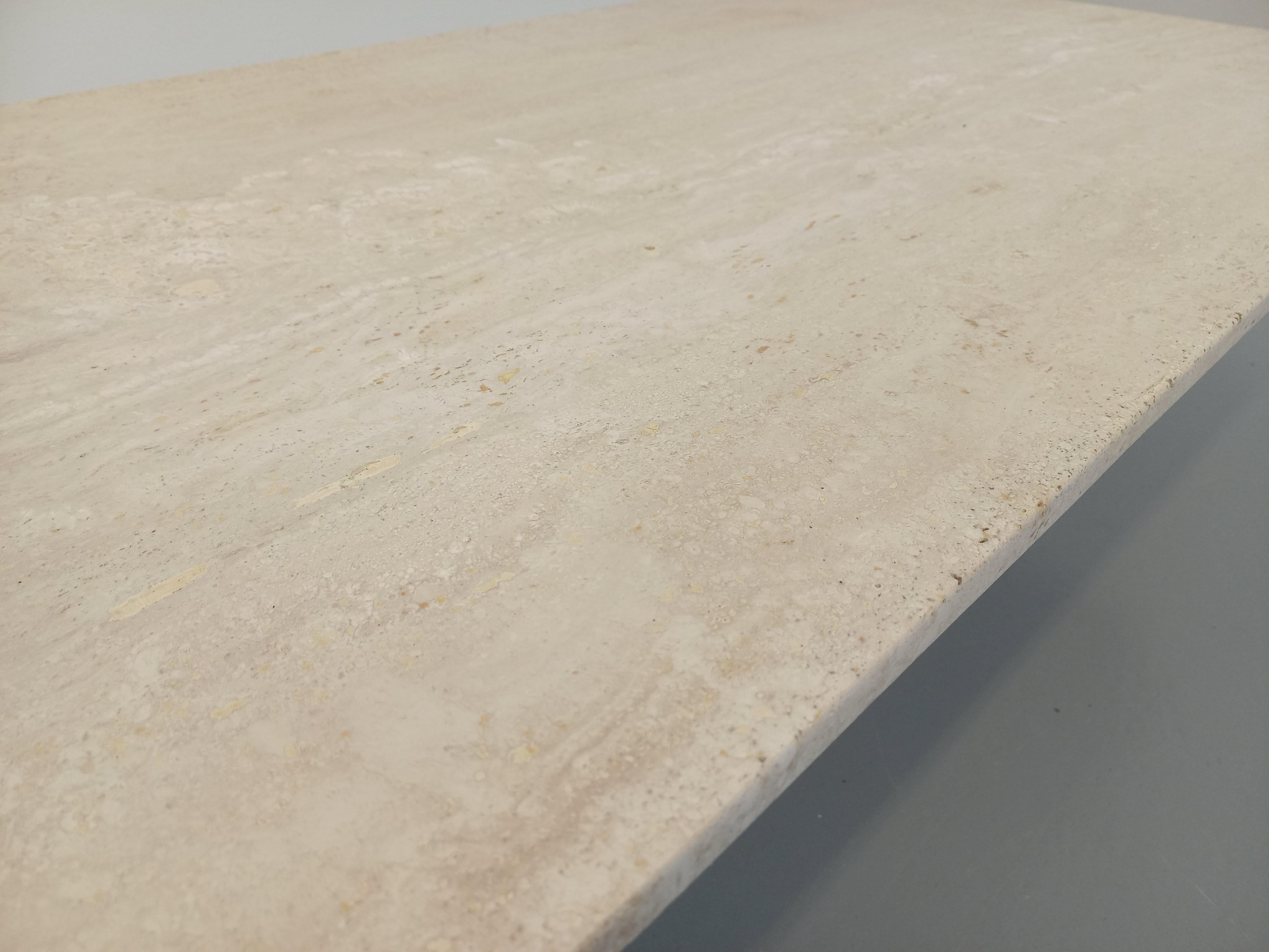 Table basse vintage en travertin des années 70 80 Francés en venta