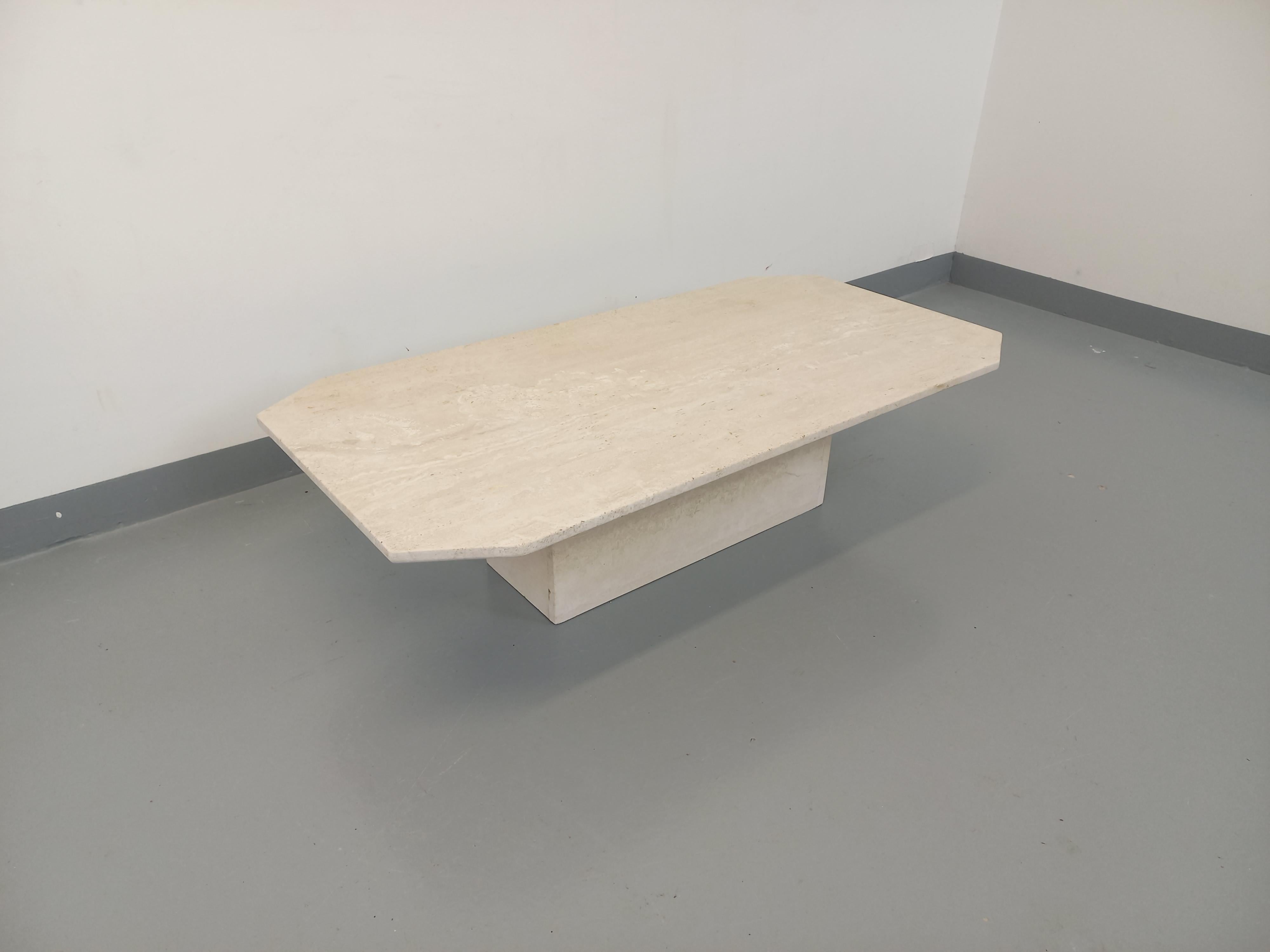 Table basse vintage en travertin des années 70 80 en venta 1