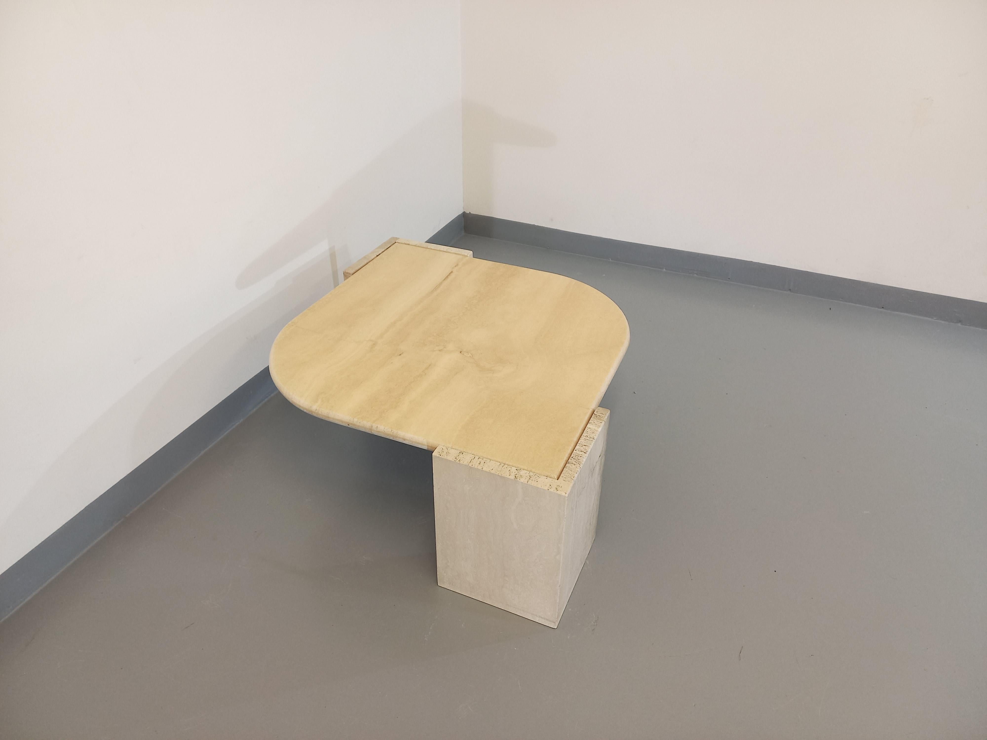 Niedriger Vintage-Tisch aus Travertin aus den 70er Jahren im Angebot 2