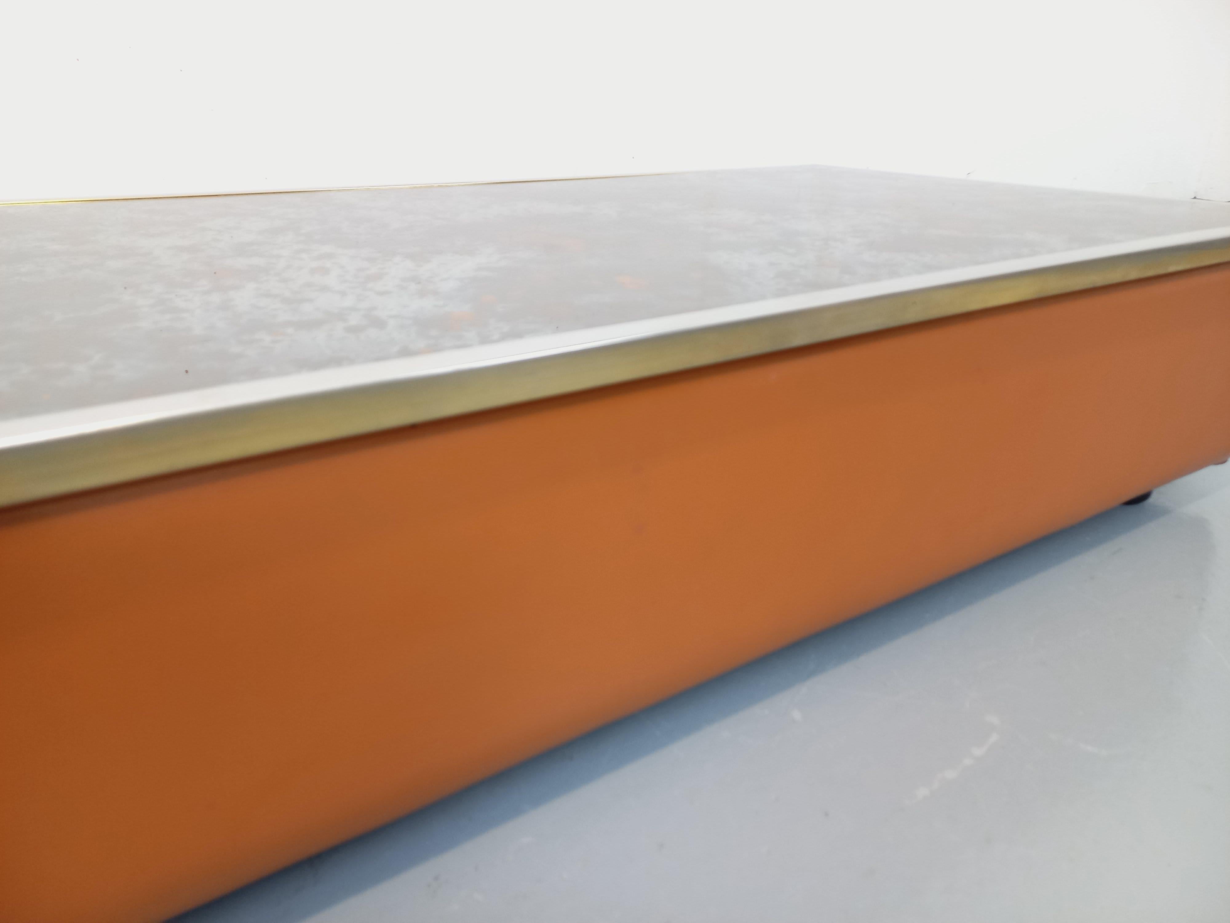 Table basse vintage en verre églomisé, chrome et cuir des années 70 For Sale 9