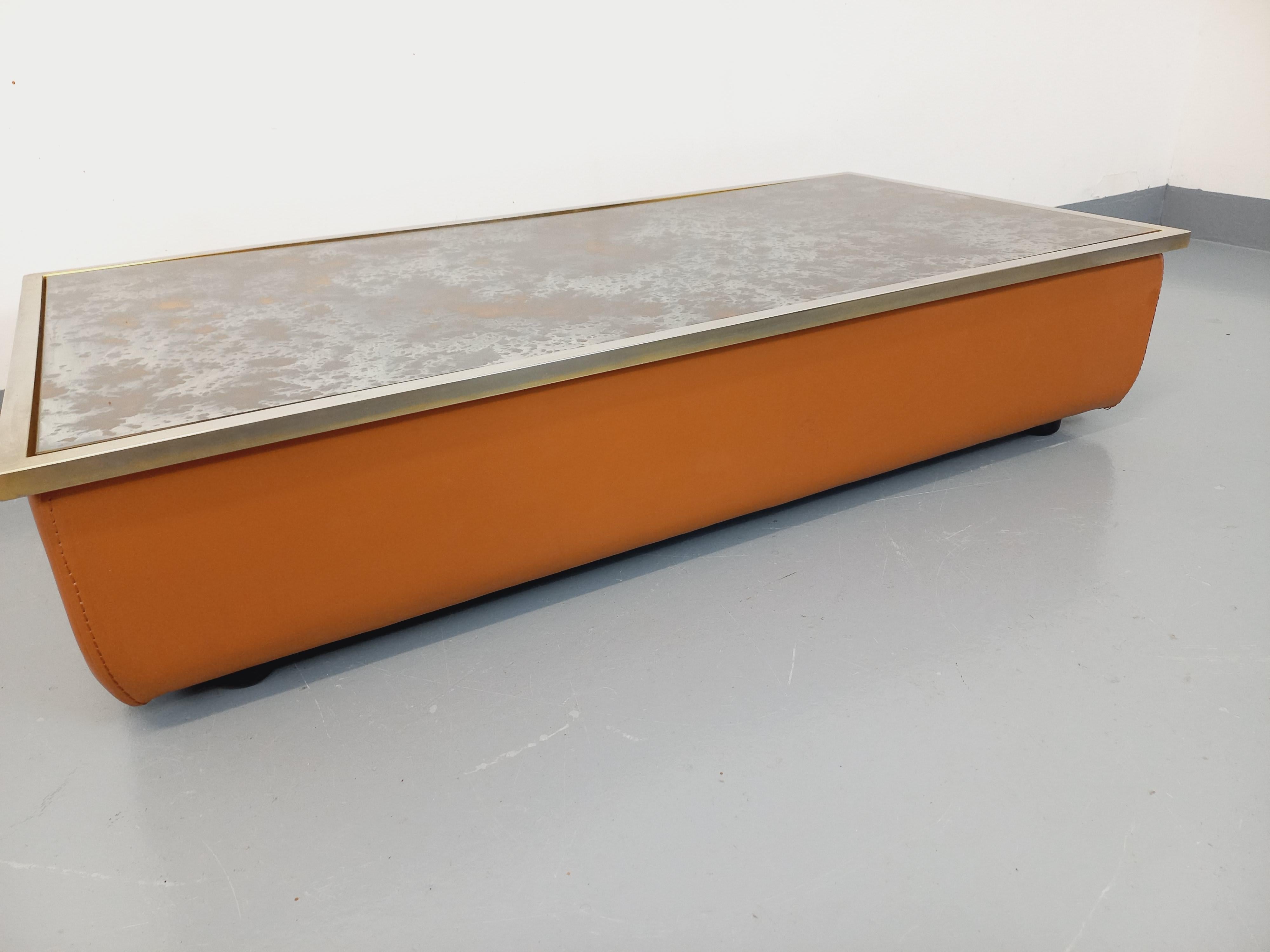 Table basse vintage en verre églomisé, chrome et cuir des années 70 For Sale 10