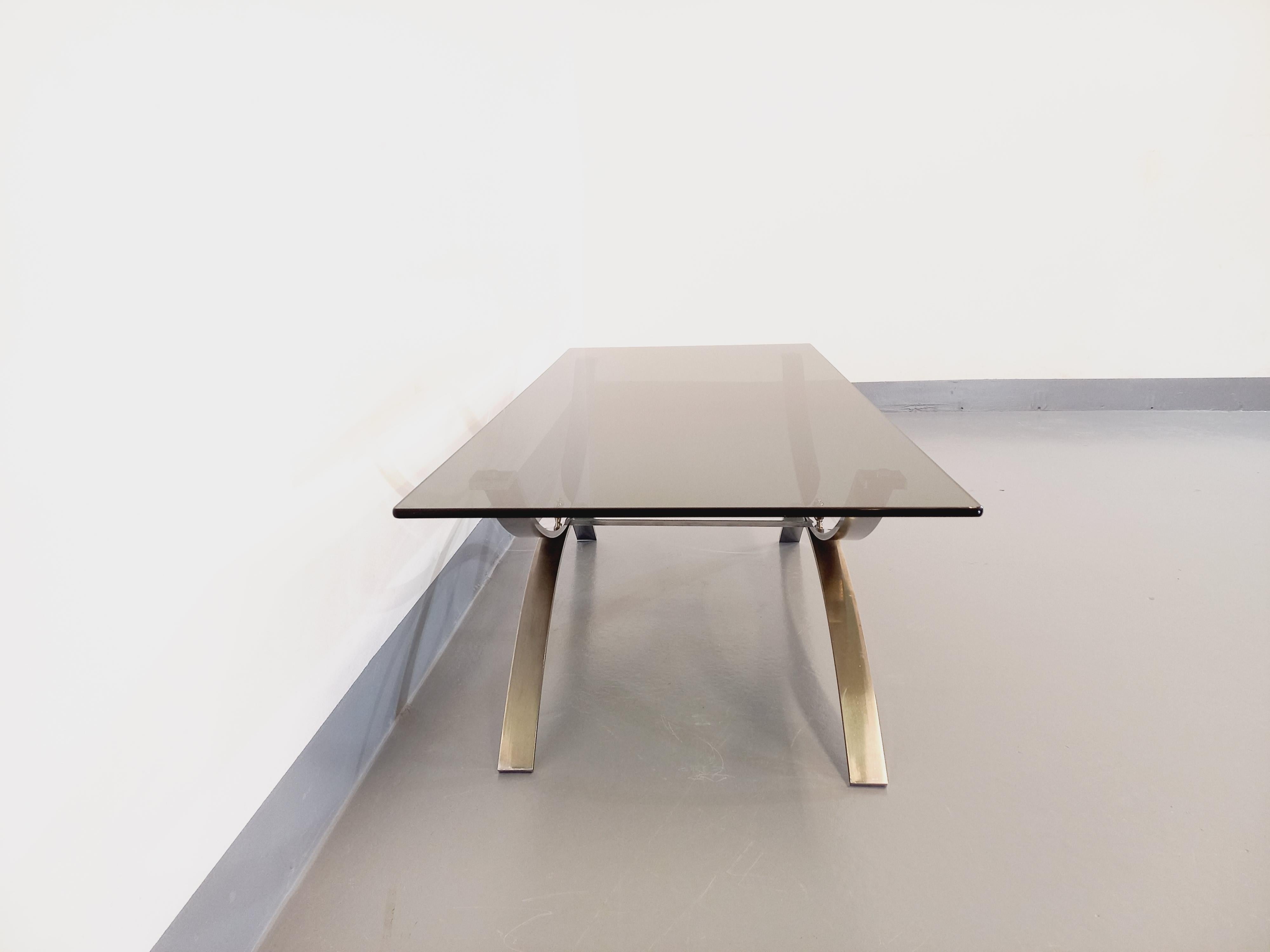 Français Table basse vintage en verre et métal chromé des années 70 en vente