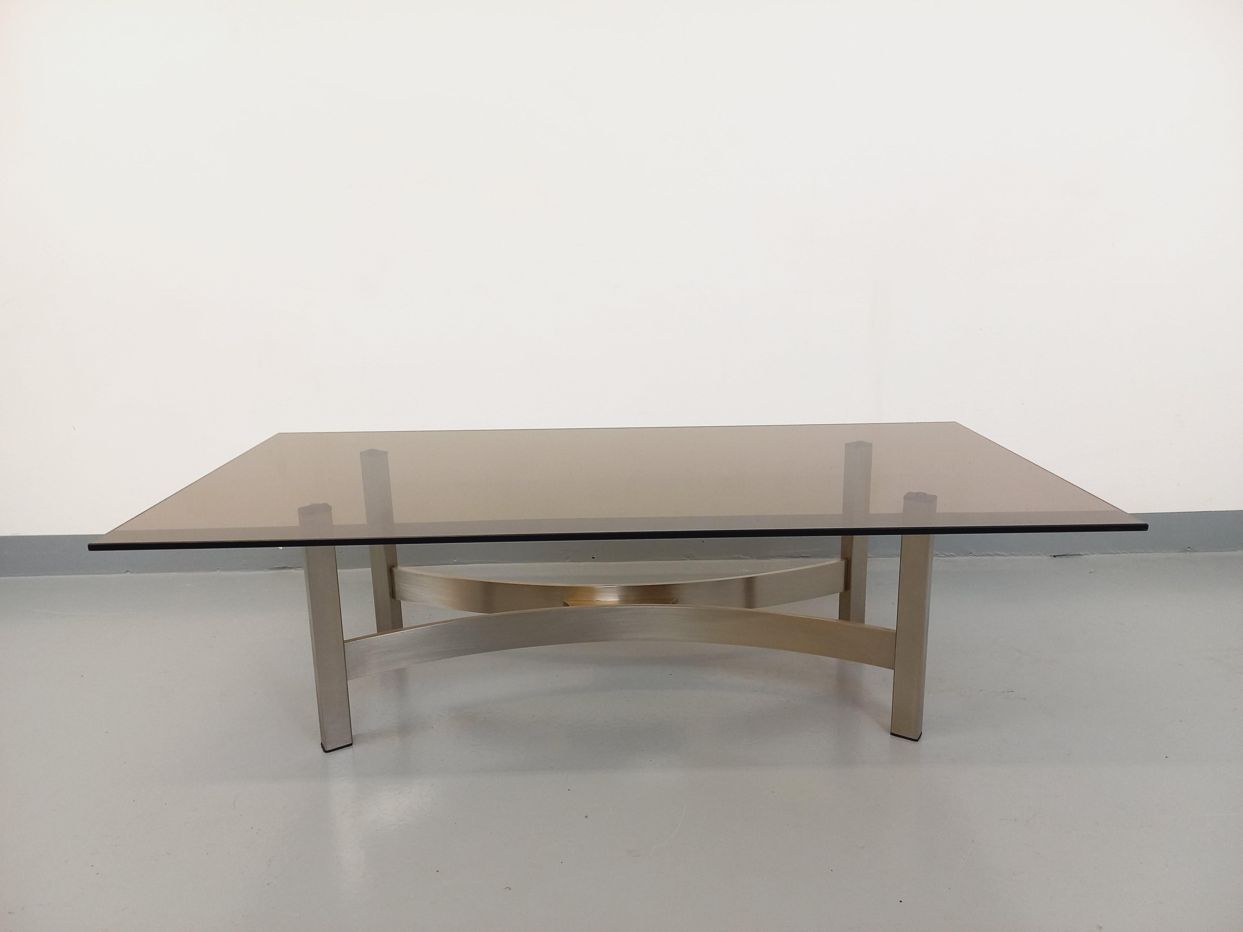 Vintage-Tisch aus verre fumé und fonte d'aluminium brossée aus den 70er Jahren im Angebot 8