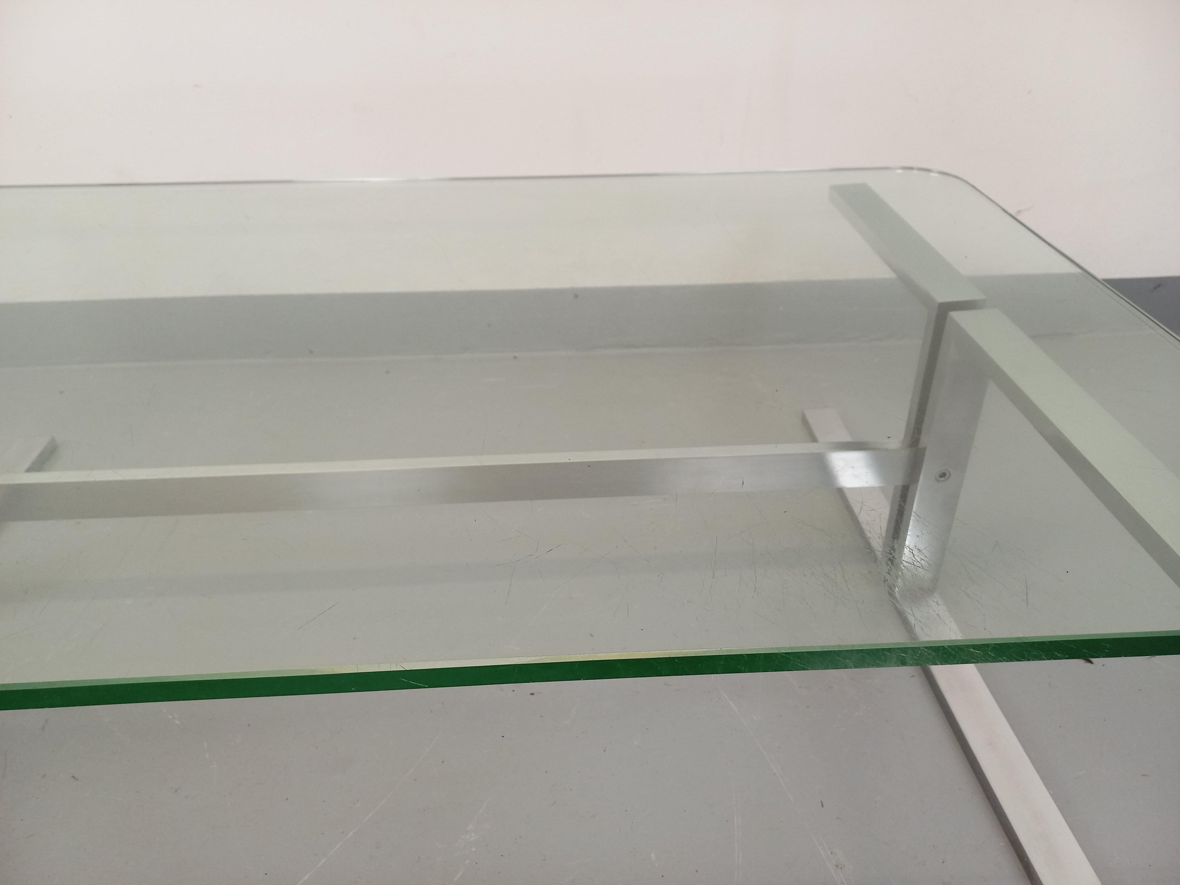 Vintage-Tisch aus transparentem Glas und Aluminium aus den 70er Jahren im Angebot 6