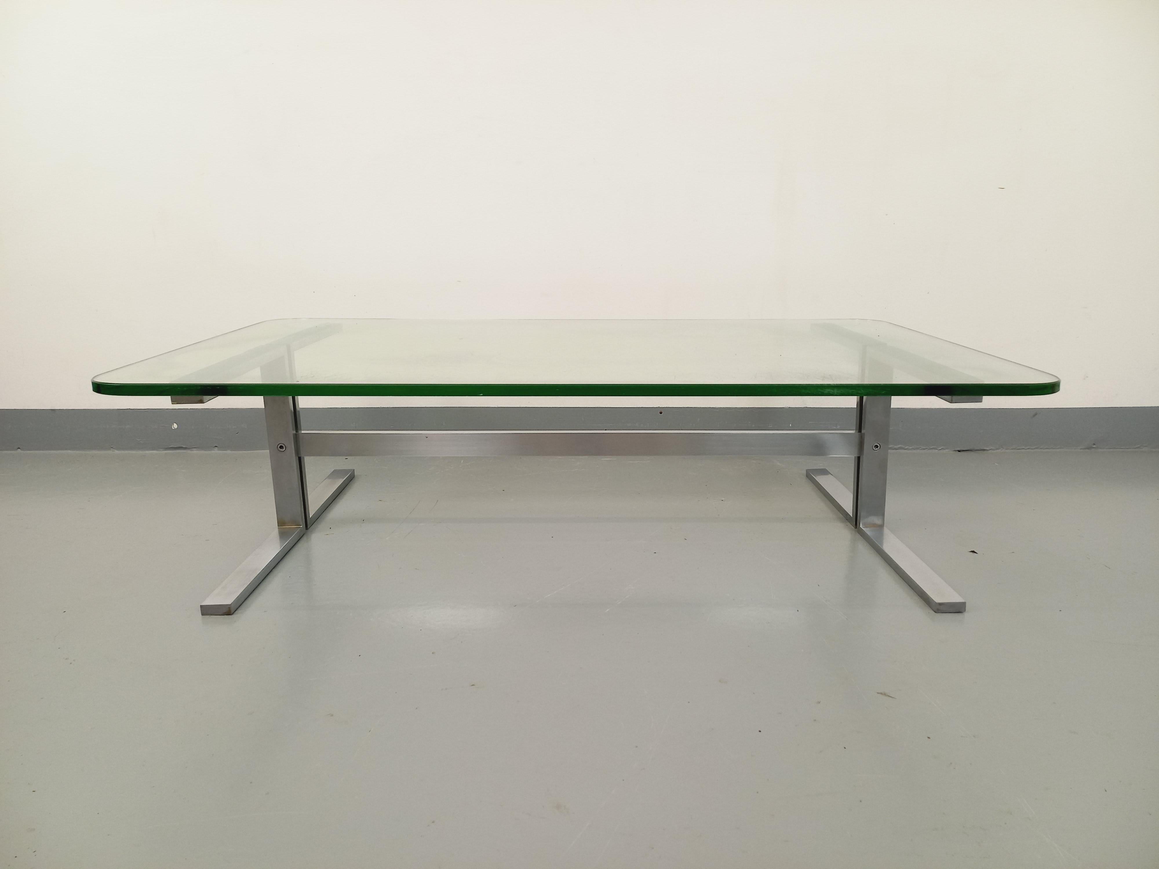 Vintage-Tisch aus transparentem Glas und Aluminium aus den 70er Jahren (Moderne der Mitte des Jahrhunderts) im Angebot