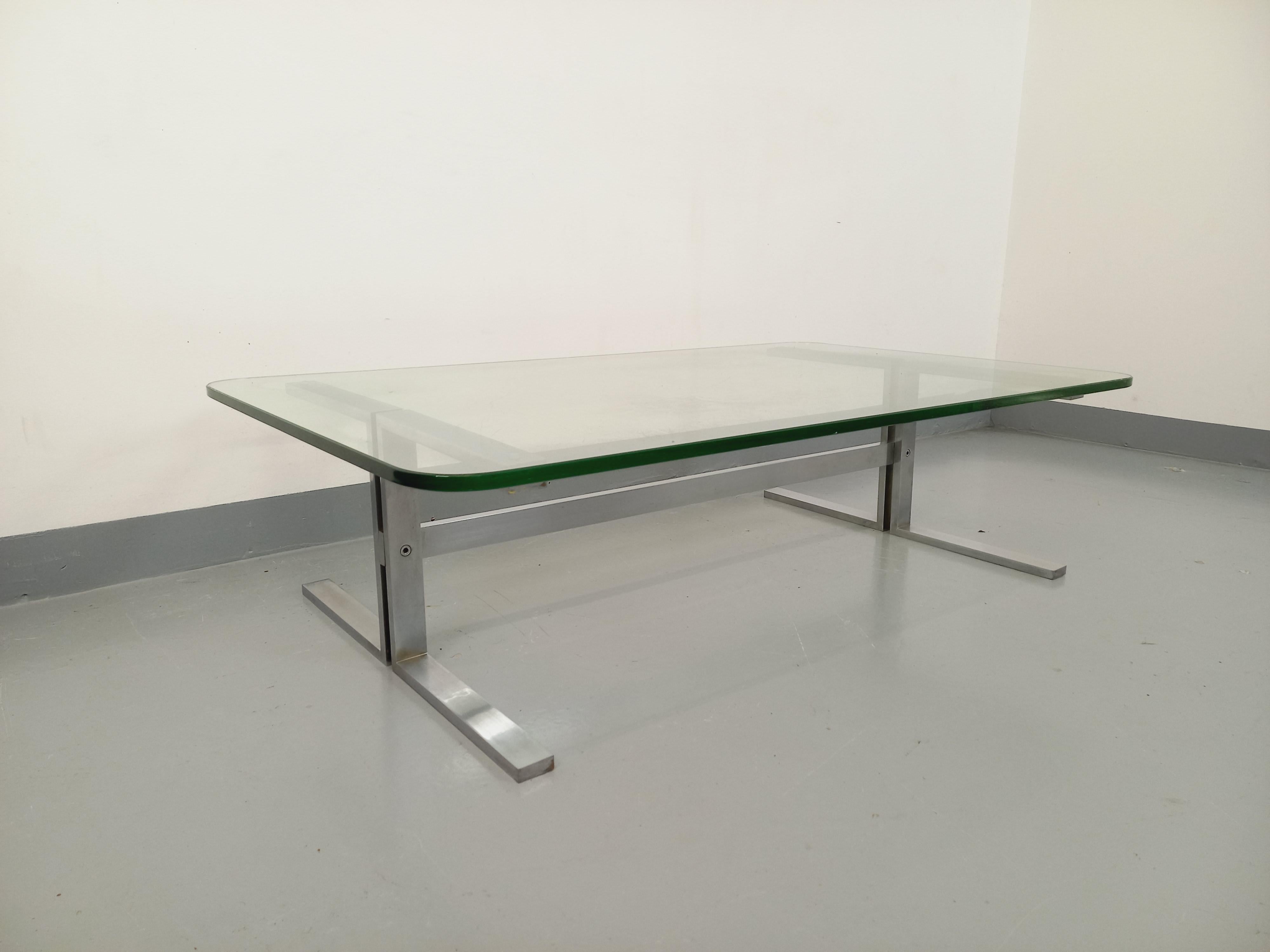 Vintage-Tisch aus transparentem Glas und Aluminium aus den 70er Jahren im Zustand „Gut“ im Angebot in BESANÇON, FR