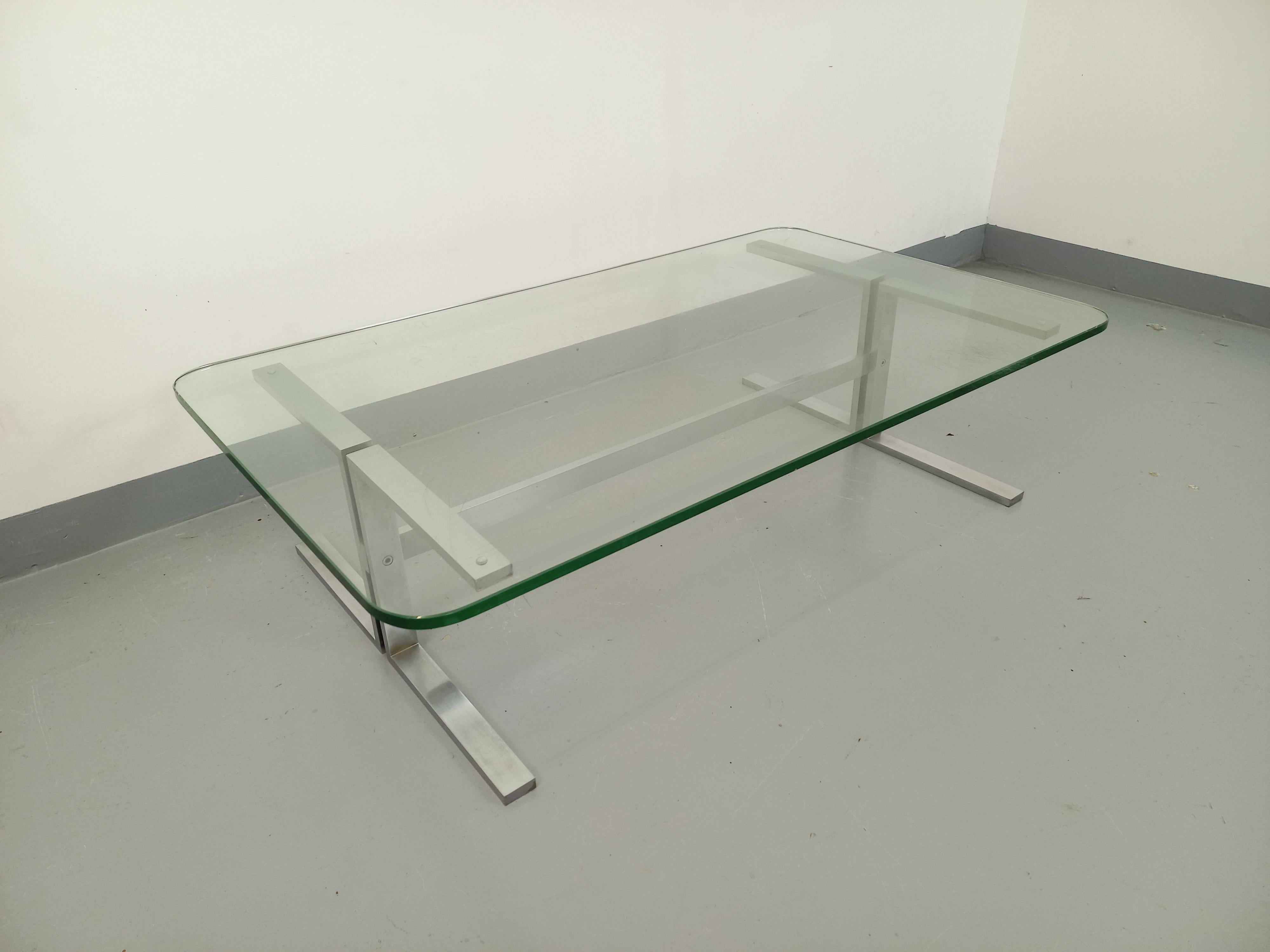Vintage-Tisch aus transparentem Glas und Aluminium aus den 70er Jahren (Ende des 20. Jahrhunderts) im Angebot