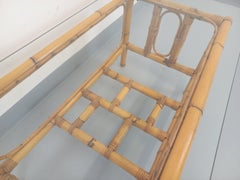 Table basse vintage en verre transparent et rotin des années 70