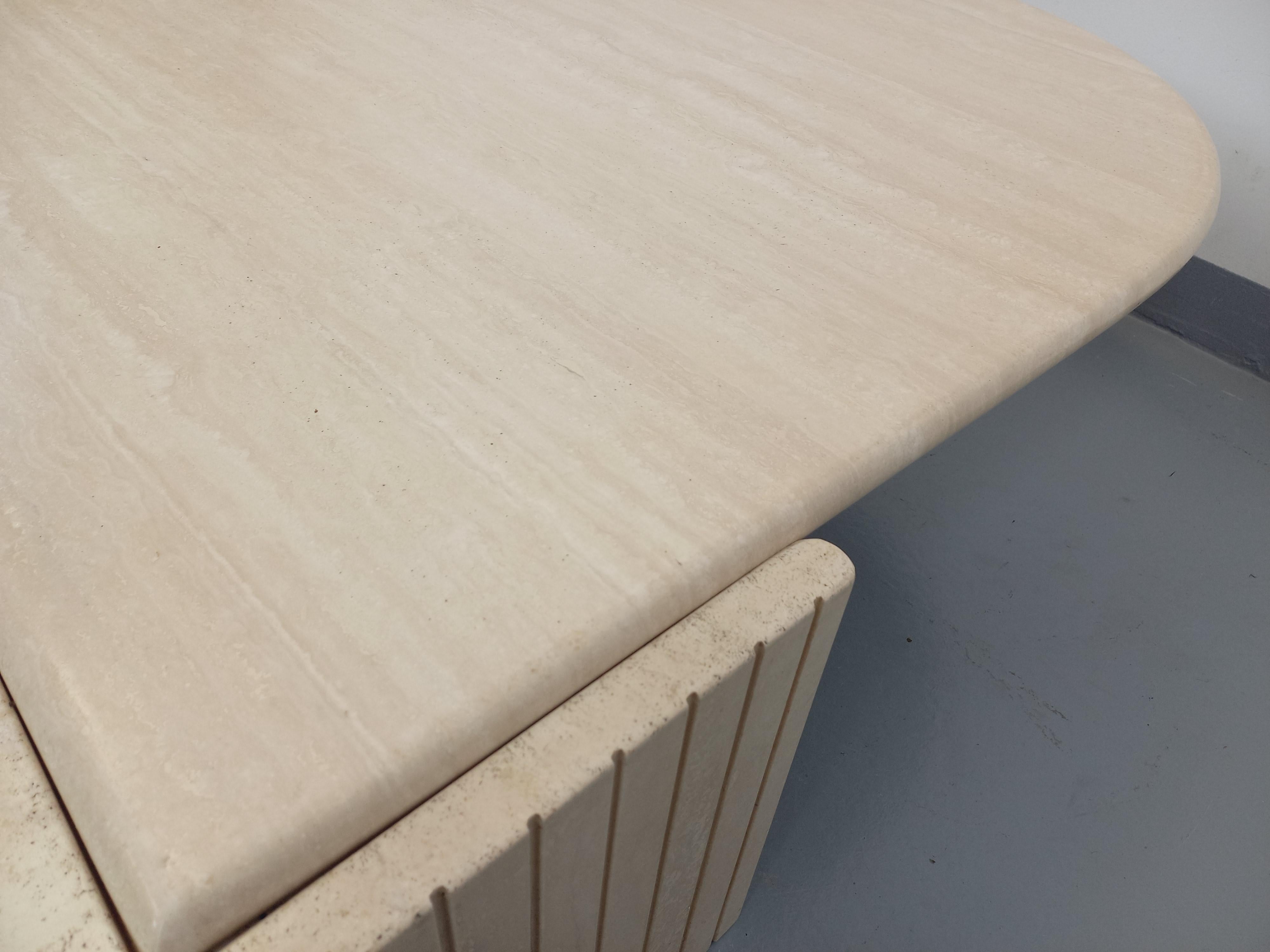 Table basse vintage Roche Bobois en travertin des années 70 3