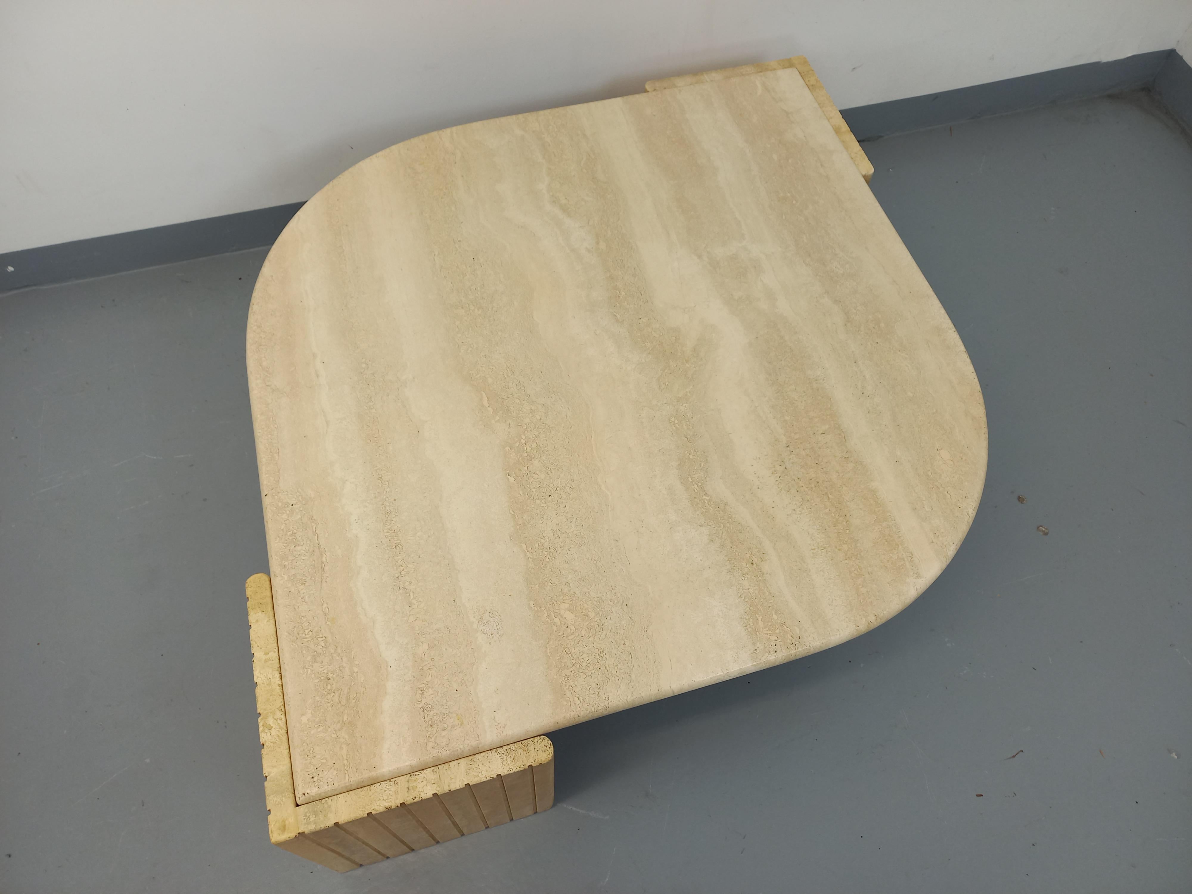 Table basse vintage Roche Bobois en travertin des années 70 4