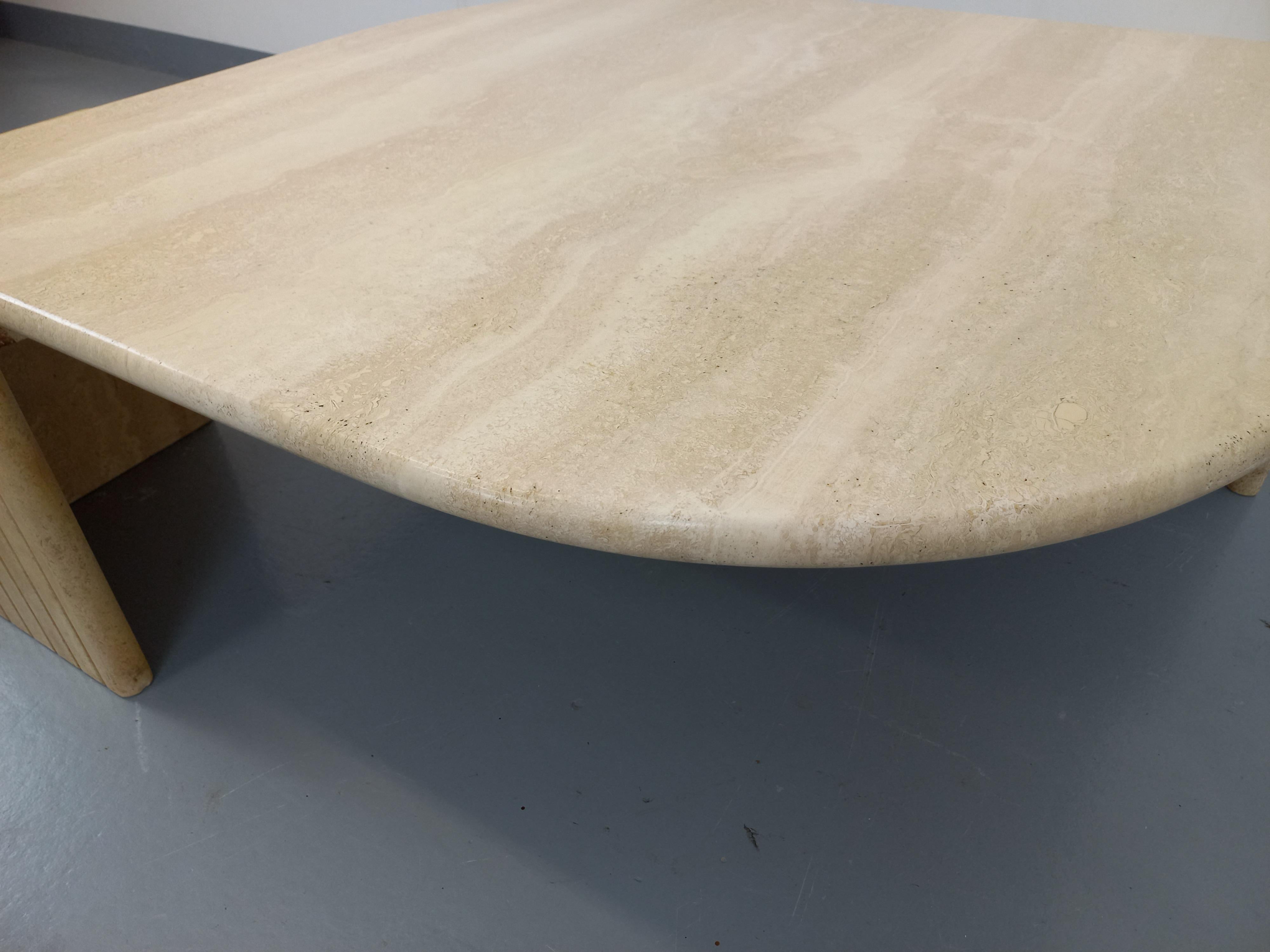 Table basse vintage Roche Bobois en travertin des années 70 6