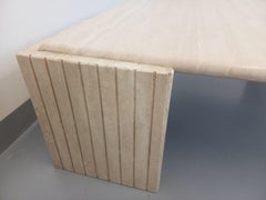 Table basse vintage Roche-Bobois en travertin des années 70