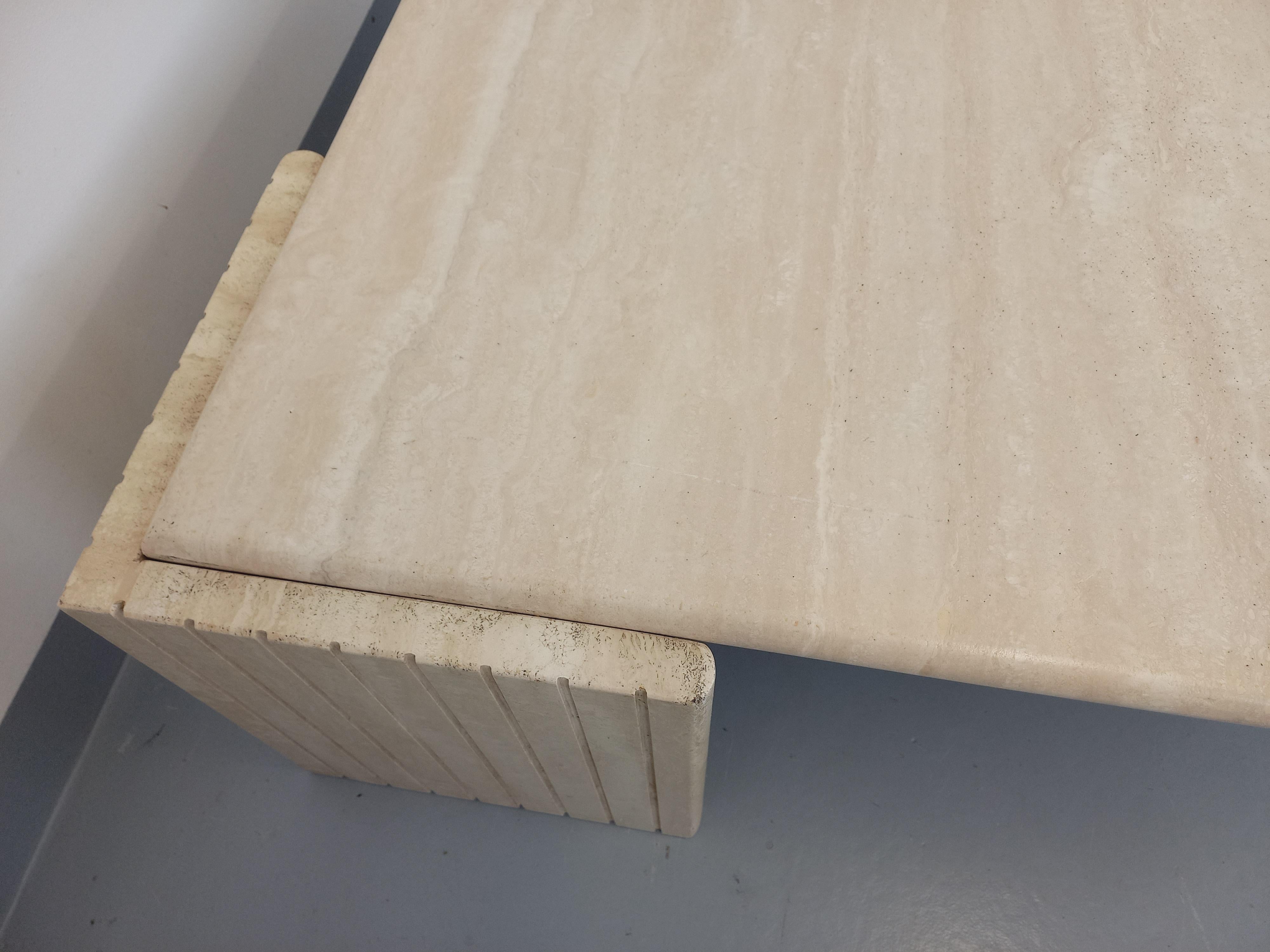 Fin du 20e siècle Table basse vintage Roche Bobois en travertin des années 70