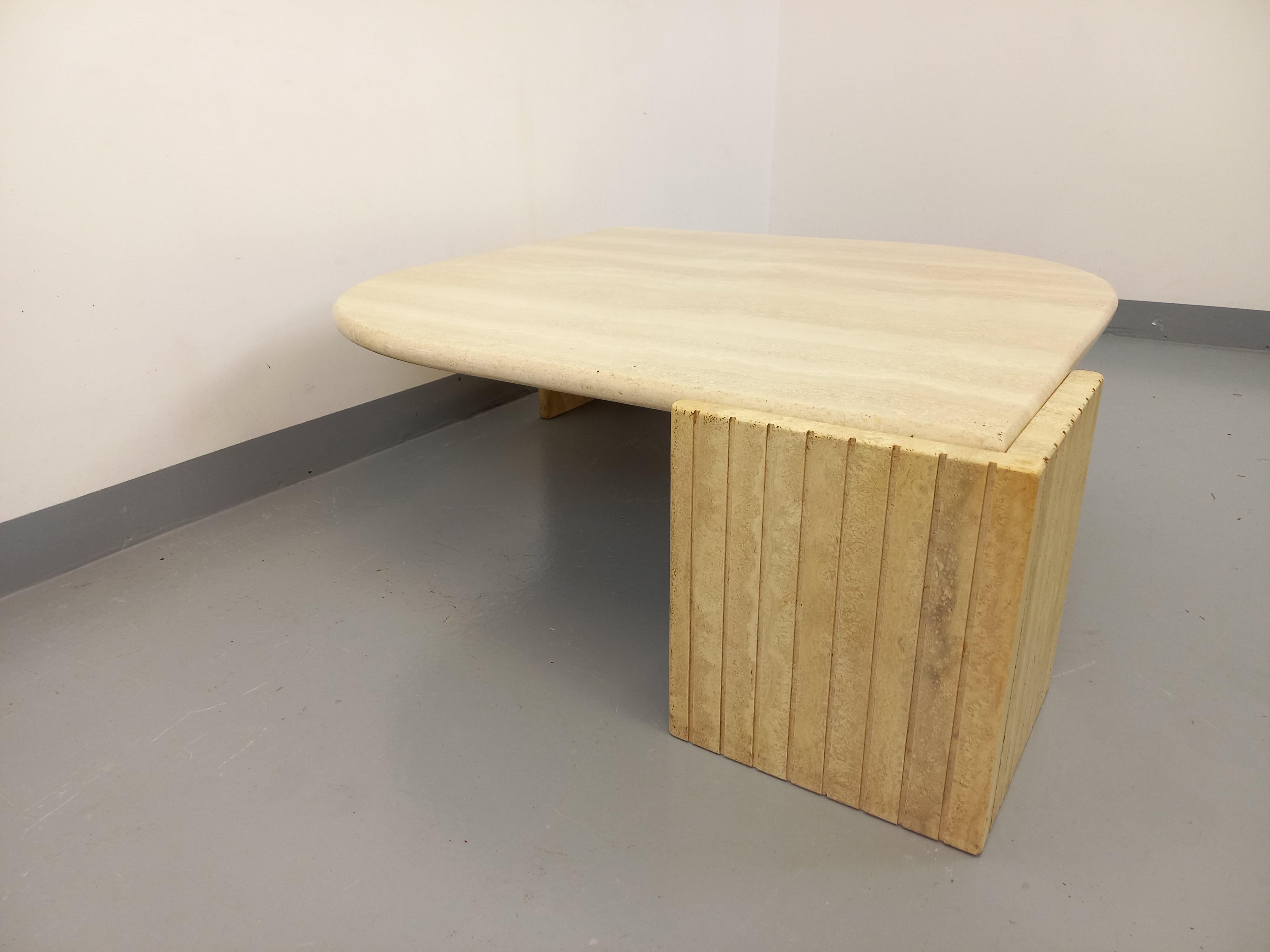 Fin du 20e siècle Table basse vintage Roche Bobois en travertin des années 70