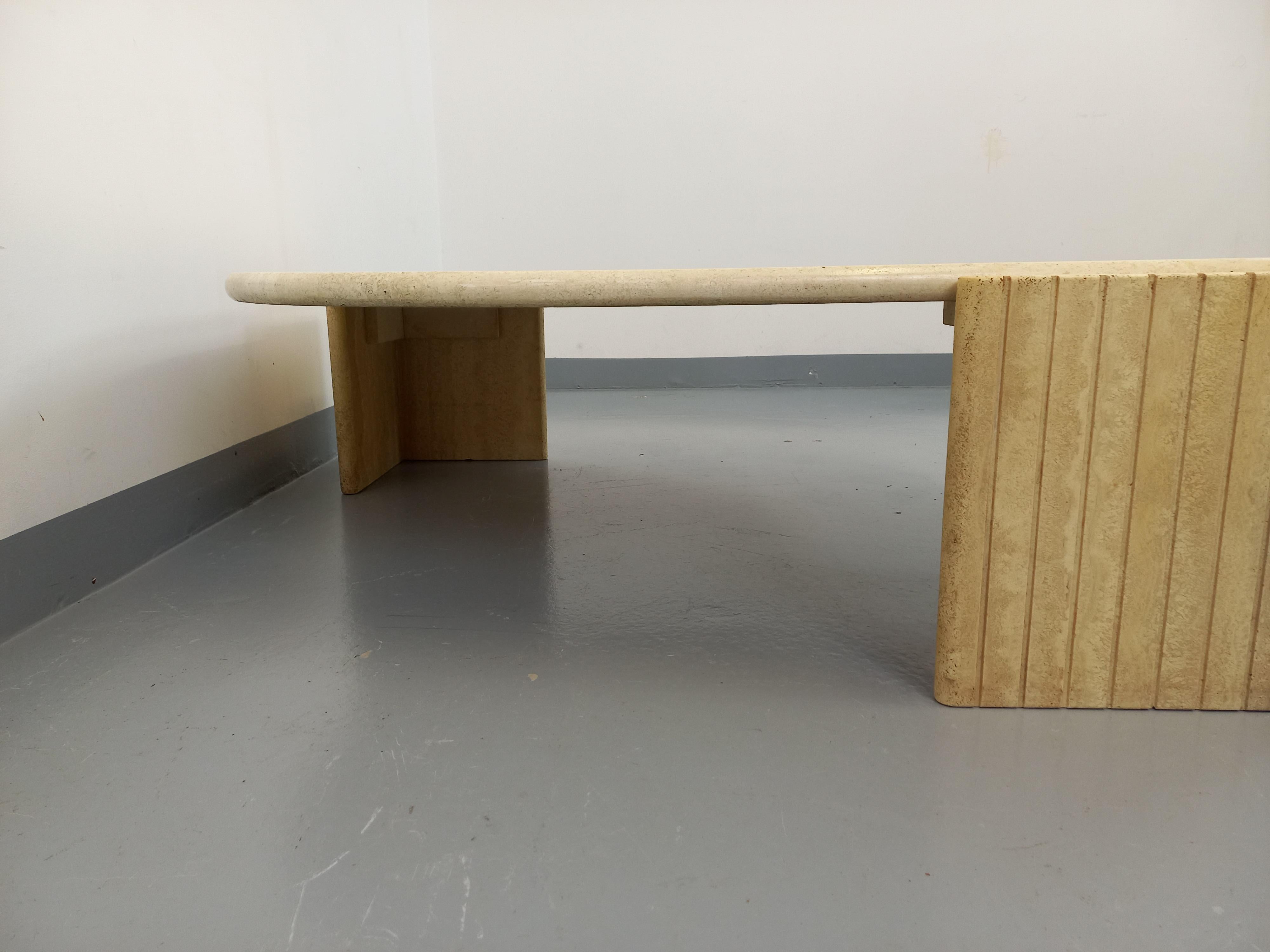 Travertin Table basse vintage Roche Bobois en travertin des années 70