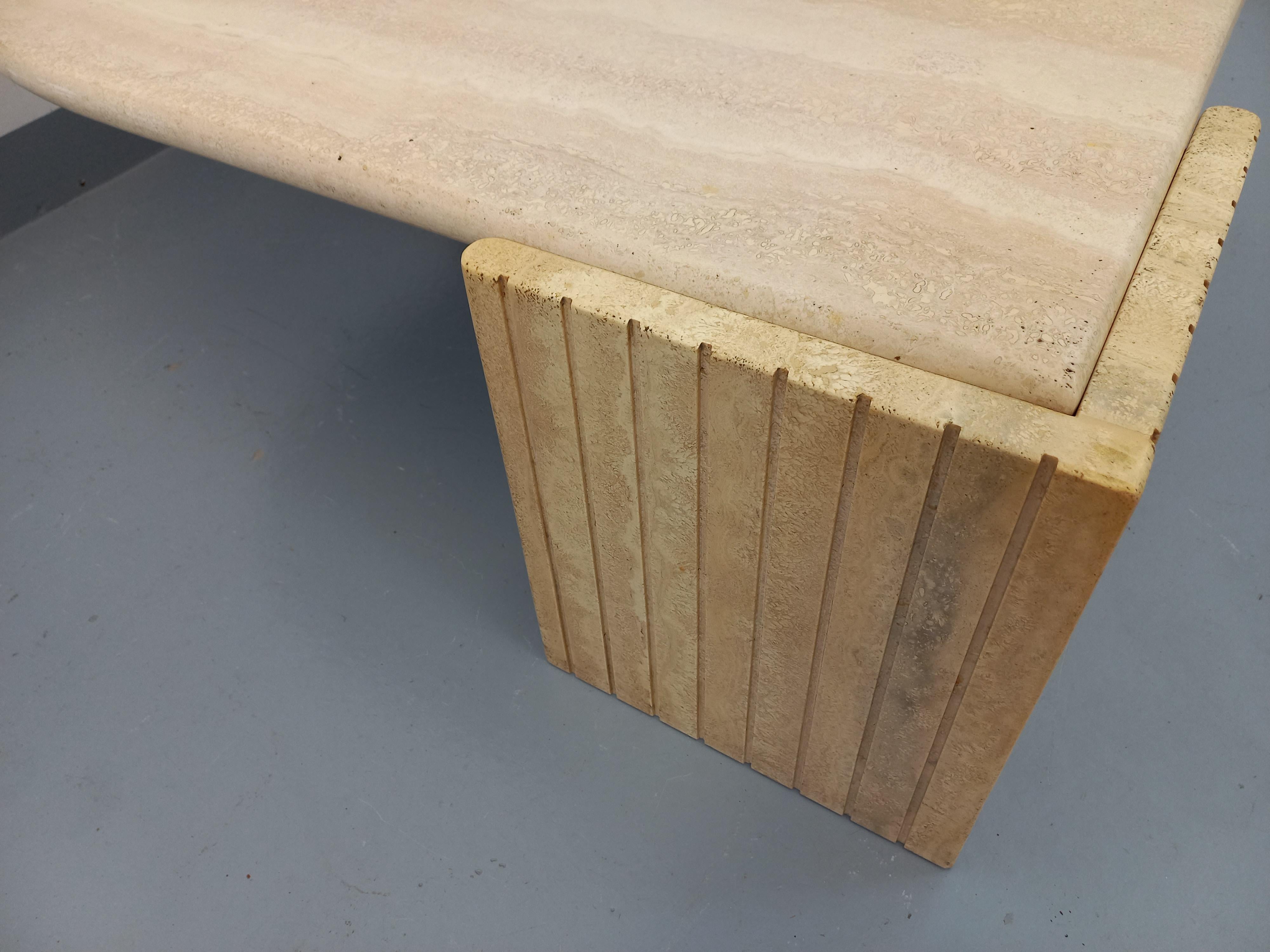 Table basse vintage Roche Bobois en travertin des années 70 2
