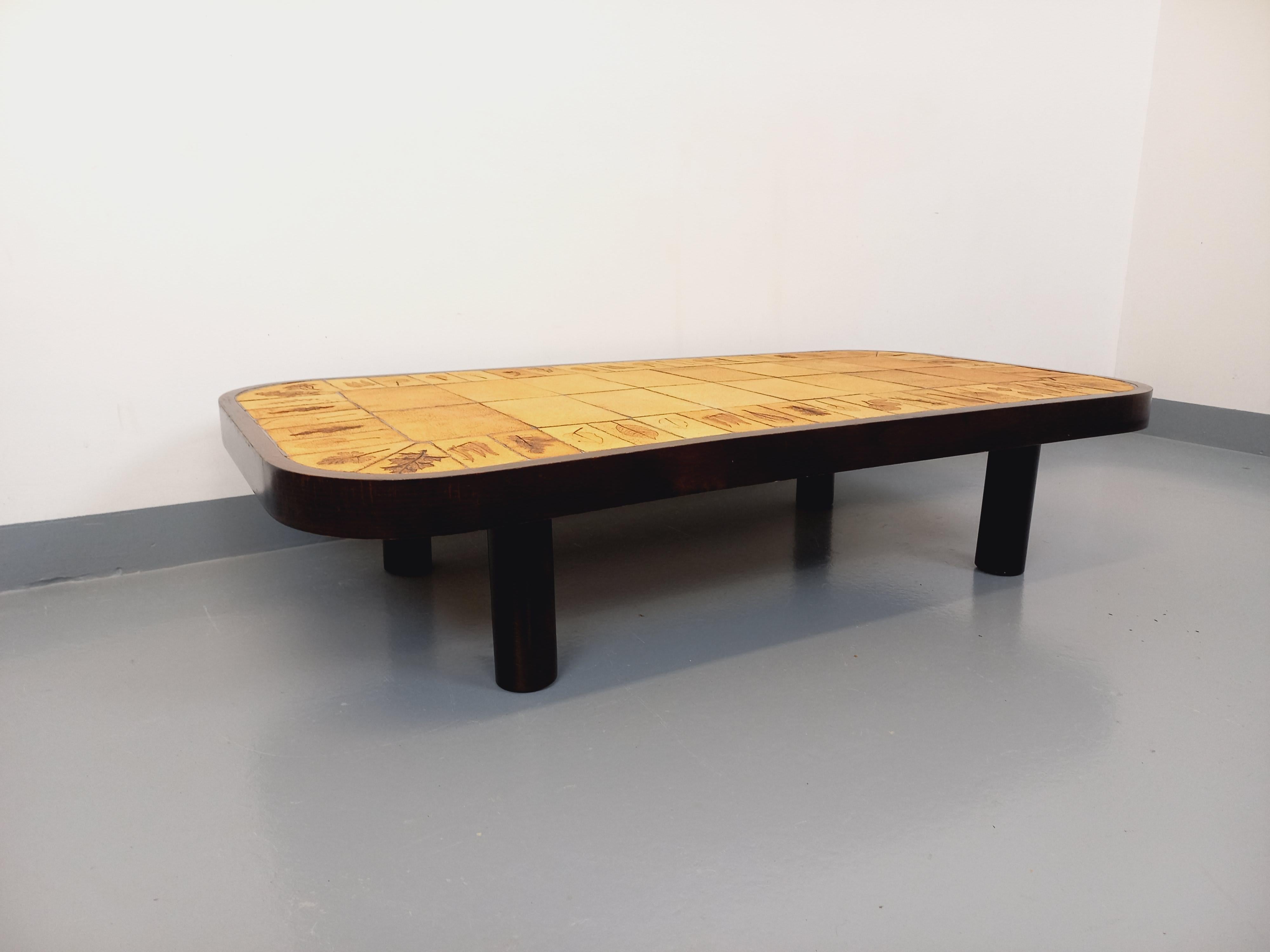 Unterer Tisch Vintage Roger Capron aus Holz und Keramik aus Vallauris (Mitte des 20. Jahrhunderts) im Angebot