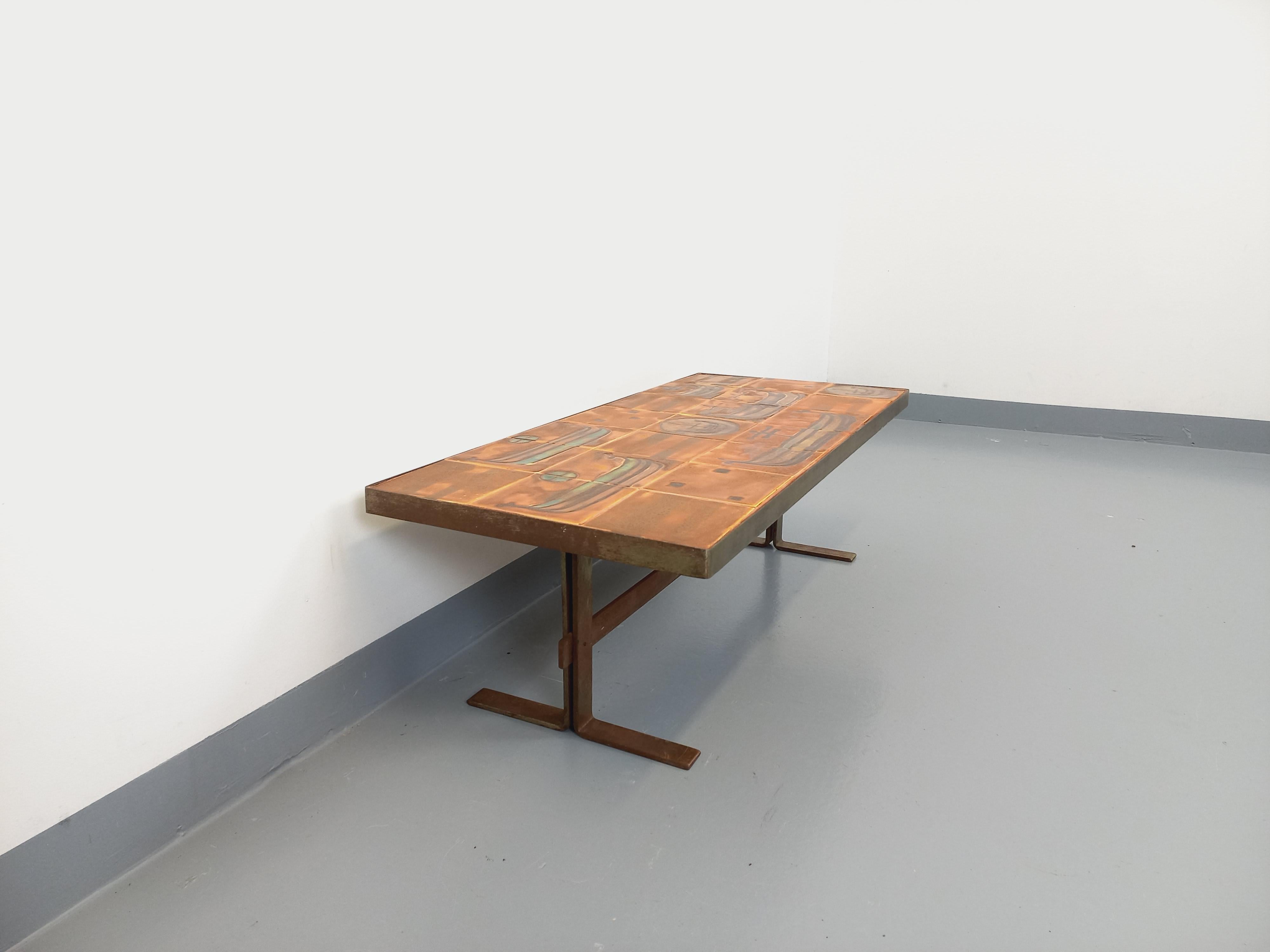 Metallo Tavolo basso stile vintage Roche Bobois en acier et céramique des années 70 in vendita