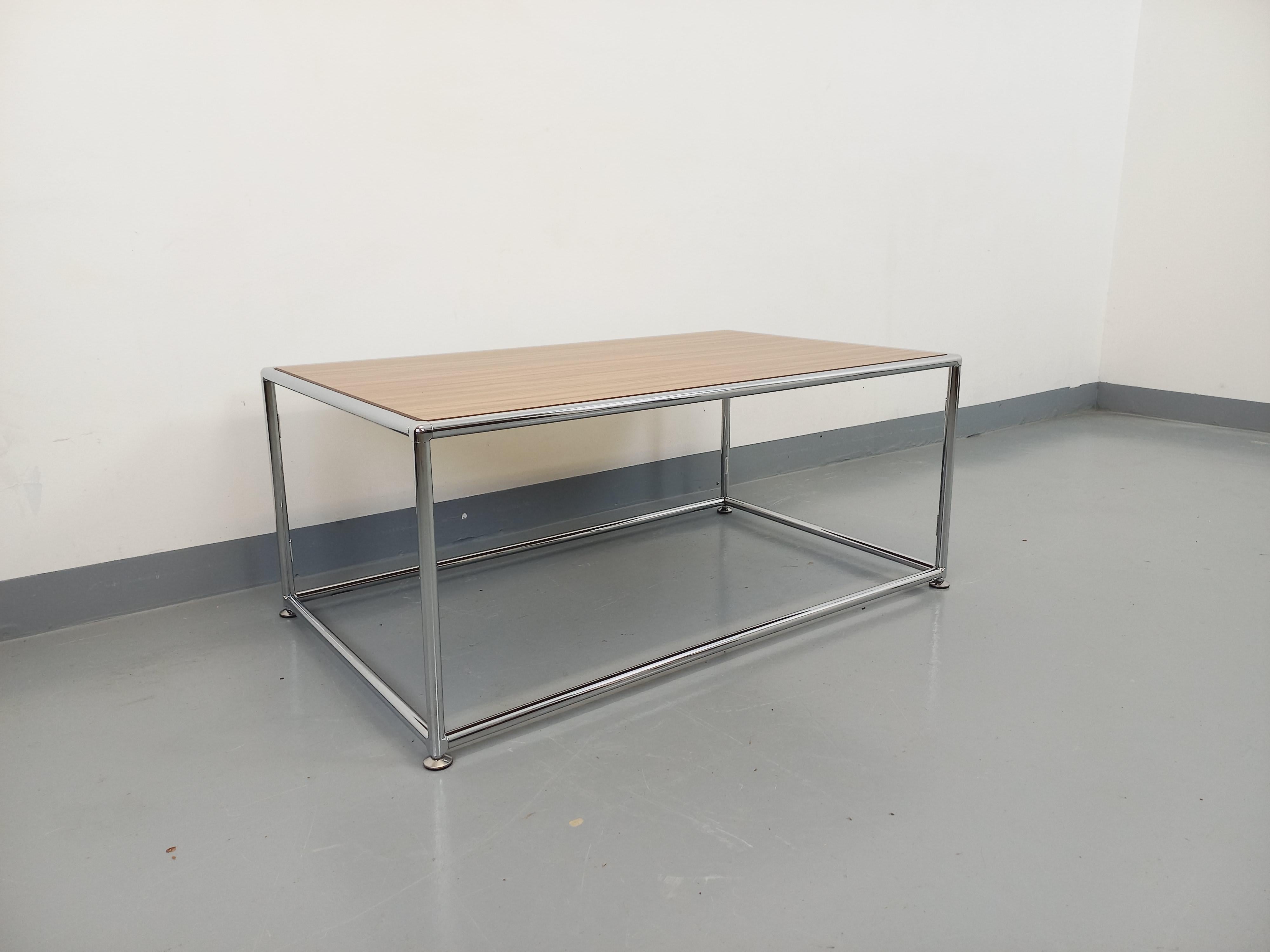 Mid-Century Modern Table basse vintage style USM en mélaminé et métal chromé en vente