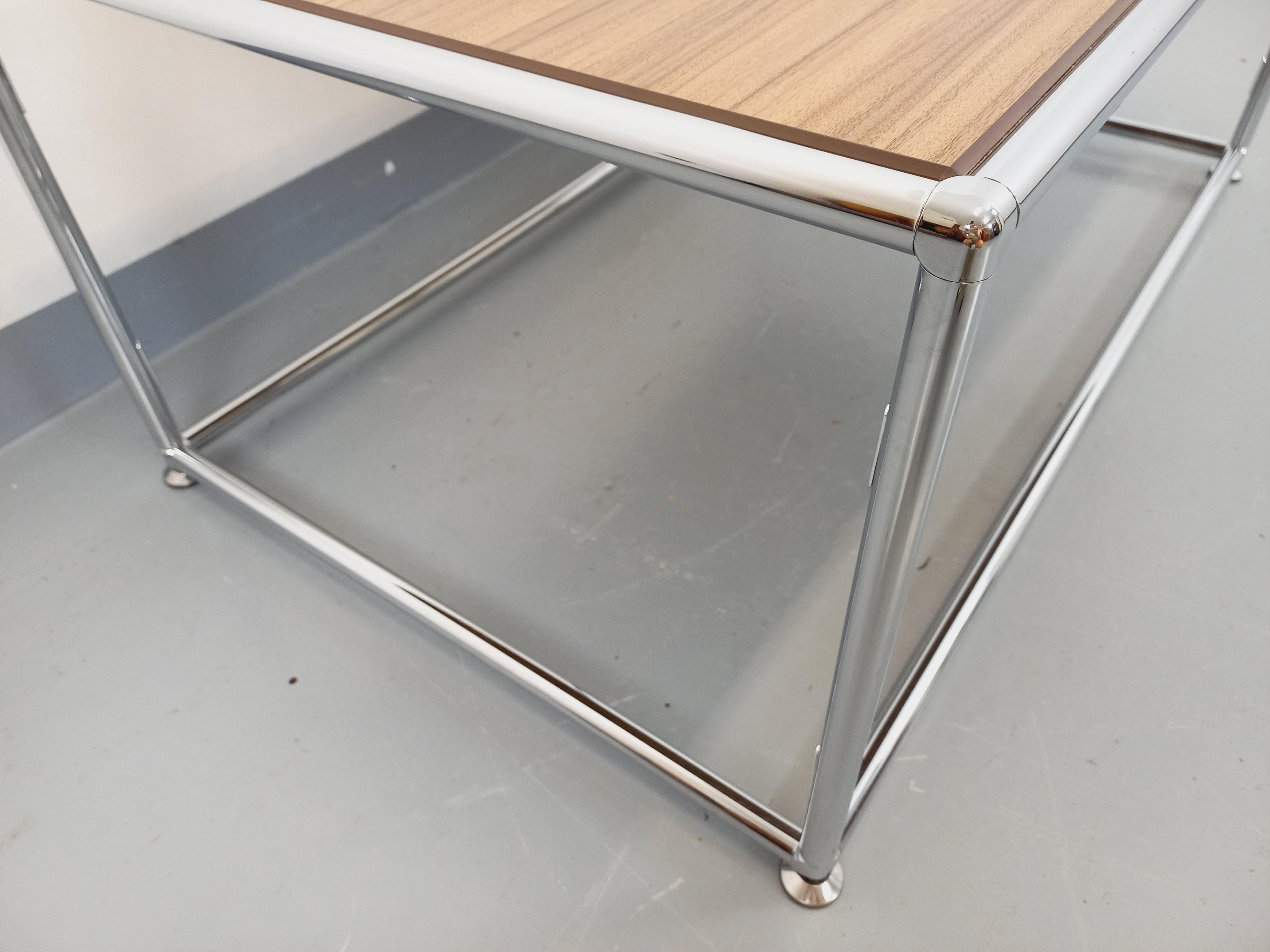 Métal Table basse vintage style USM en mélaminé et métal chromé en vente