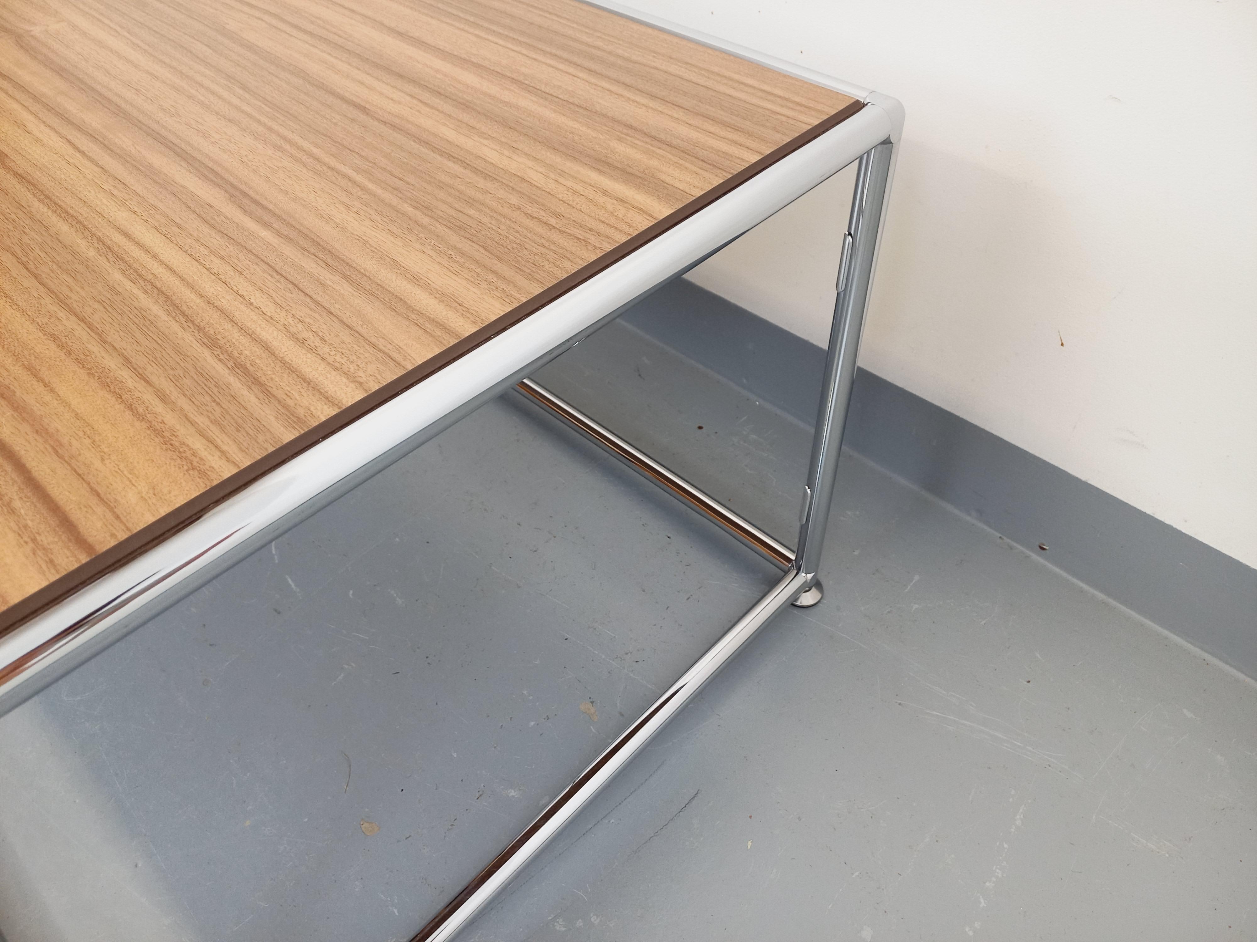 Table basse vintage style USM en mélaminé et métal chromé en vente 1