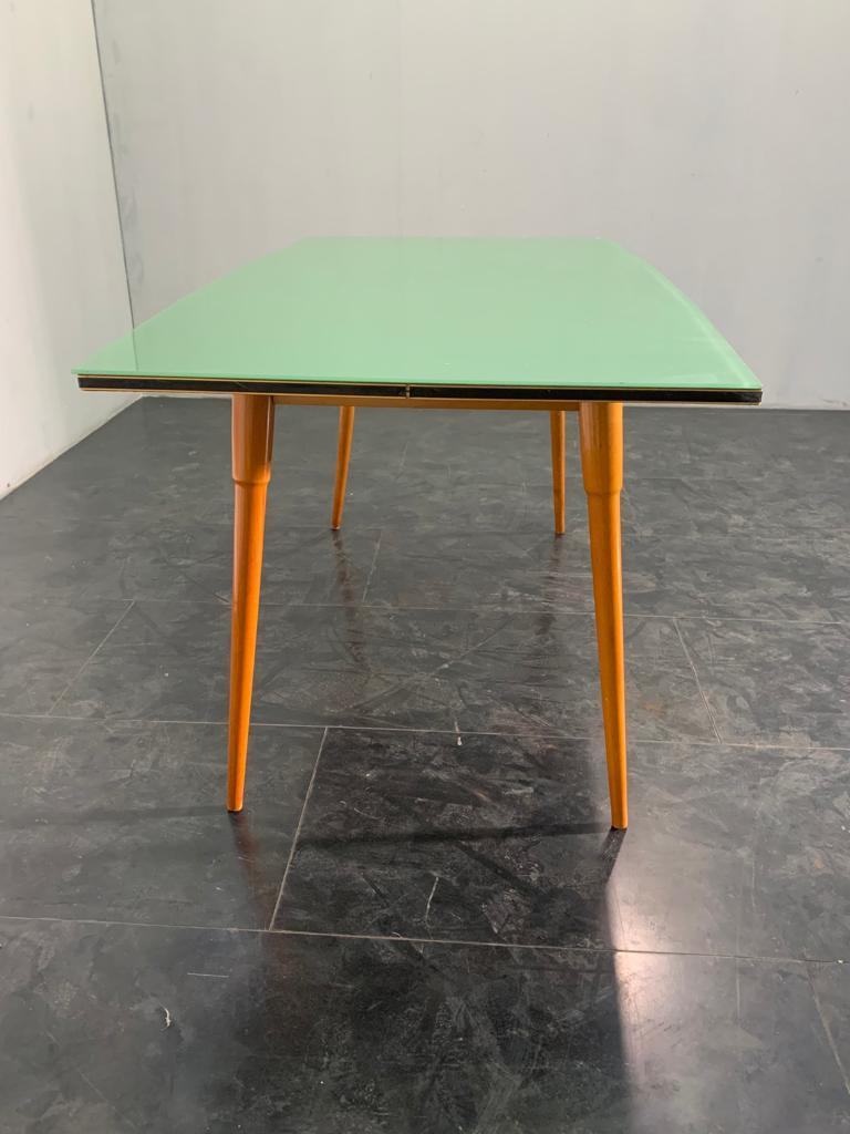 Table noire profilée au sol avec des planches en laiton, années 1950 en vente 3