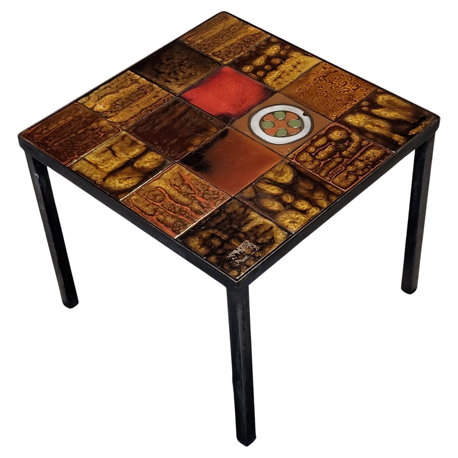 French Provincial Table bout de canapé Roche Bobois en céramique Francaise émaillée 1970 Vintage