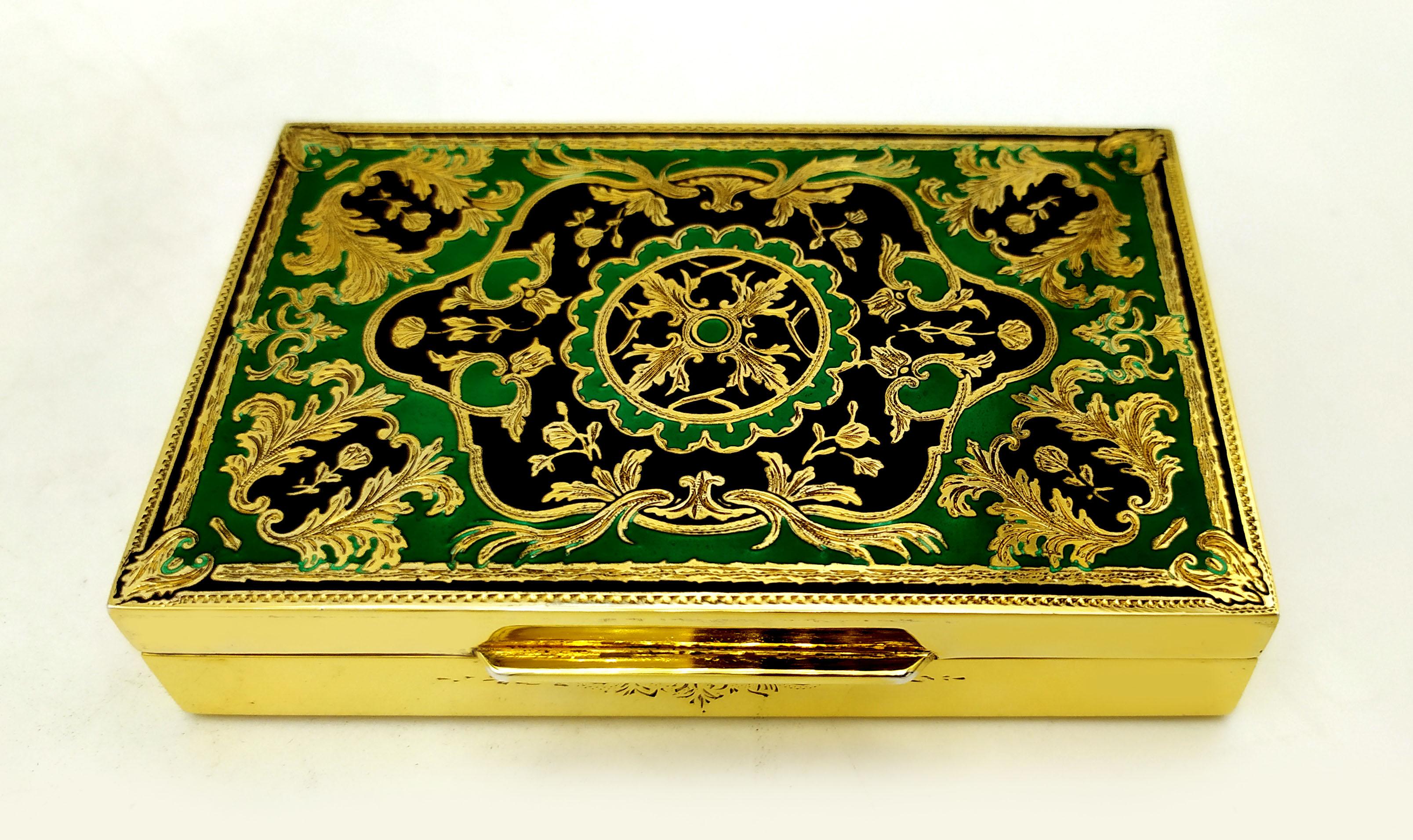 This awesome Table Box Baroque style is in 925/1000 sterling silver.
it has a Rectangular shape with hand-engraved intricate design Black and Green color fire enameled.
Table Box Baroque style is gold plated 24 carats.
External dimensions cm. 6.5 x