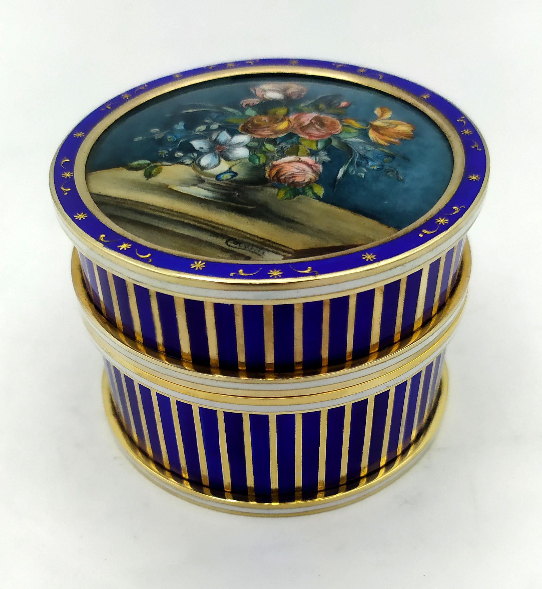 Table Box Enamel on guillochè with “paillons” in pure gold on the upper circle S For Sale 2