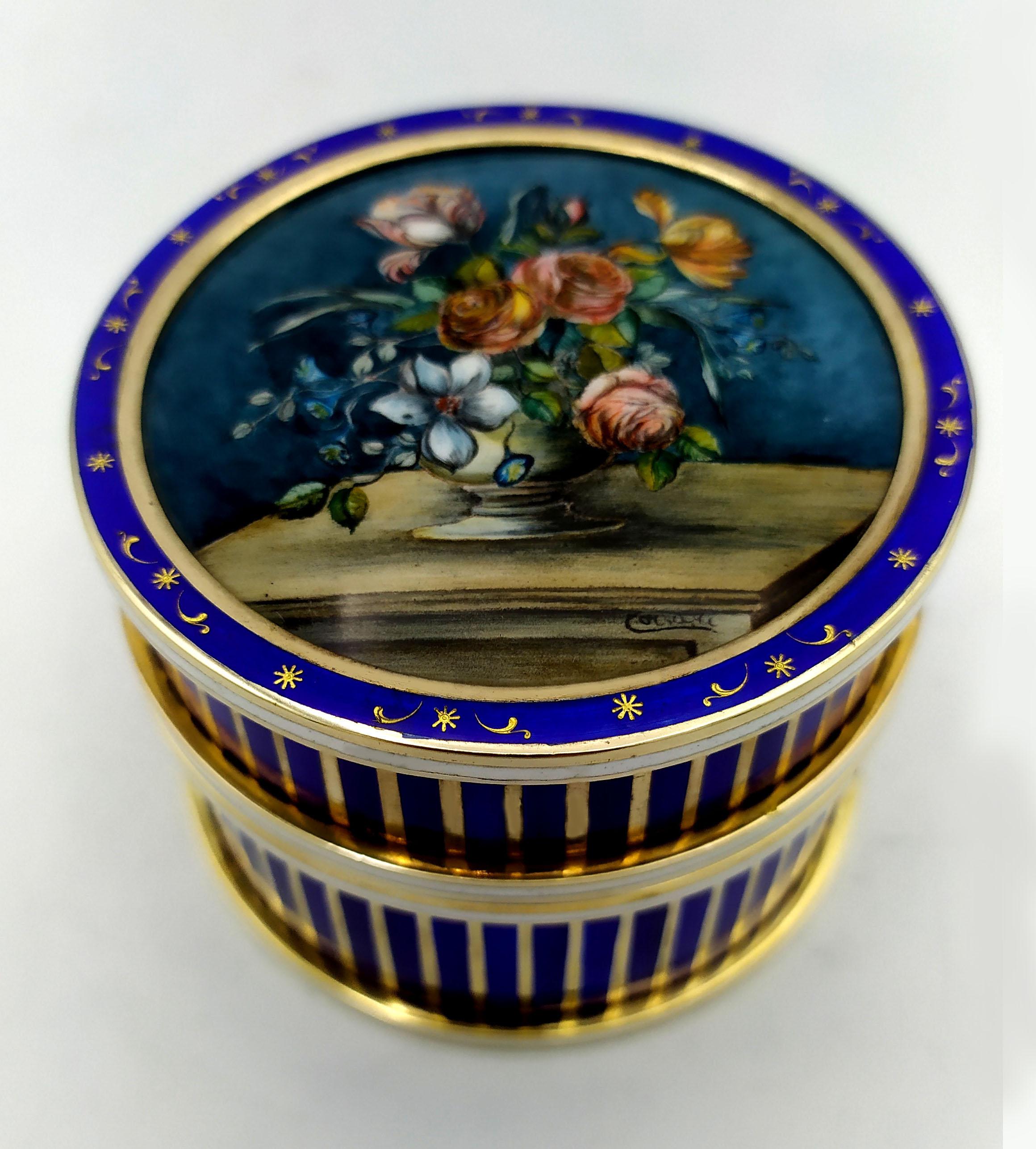 Table Box Enamel on guillochè with “paillons” in pure gold on the upper circle S For Sale 3