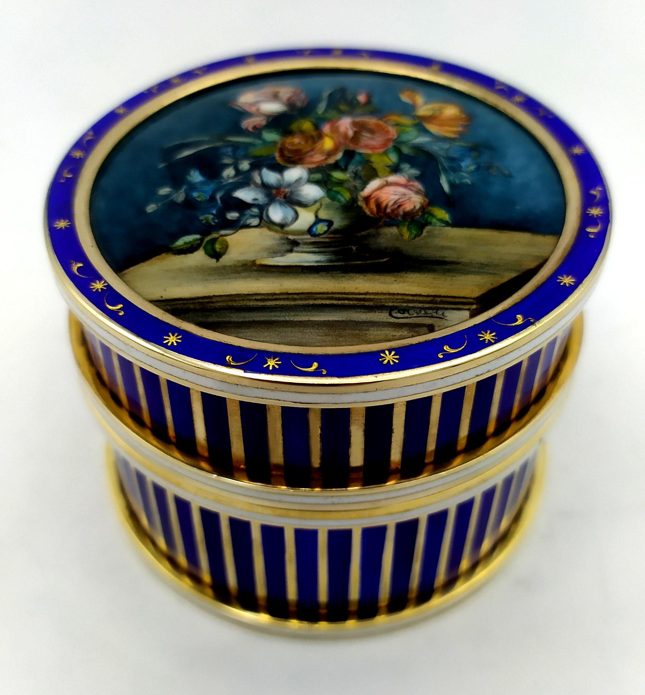 Table Box Enamel on guillochè with “paillons” in pure gold on the upper circle S For Sale 4