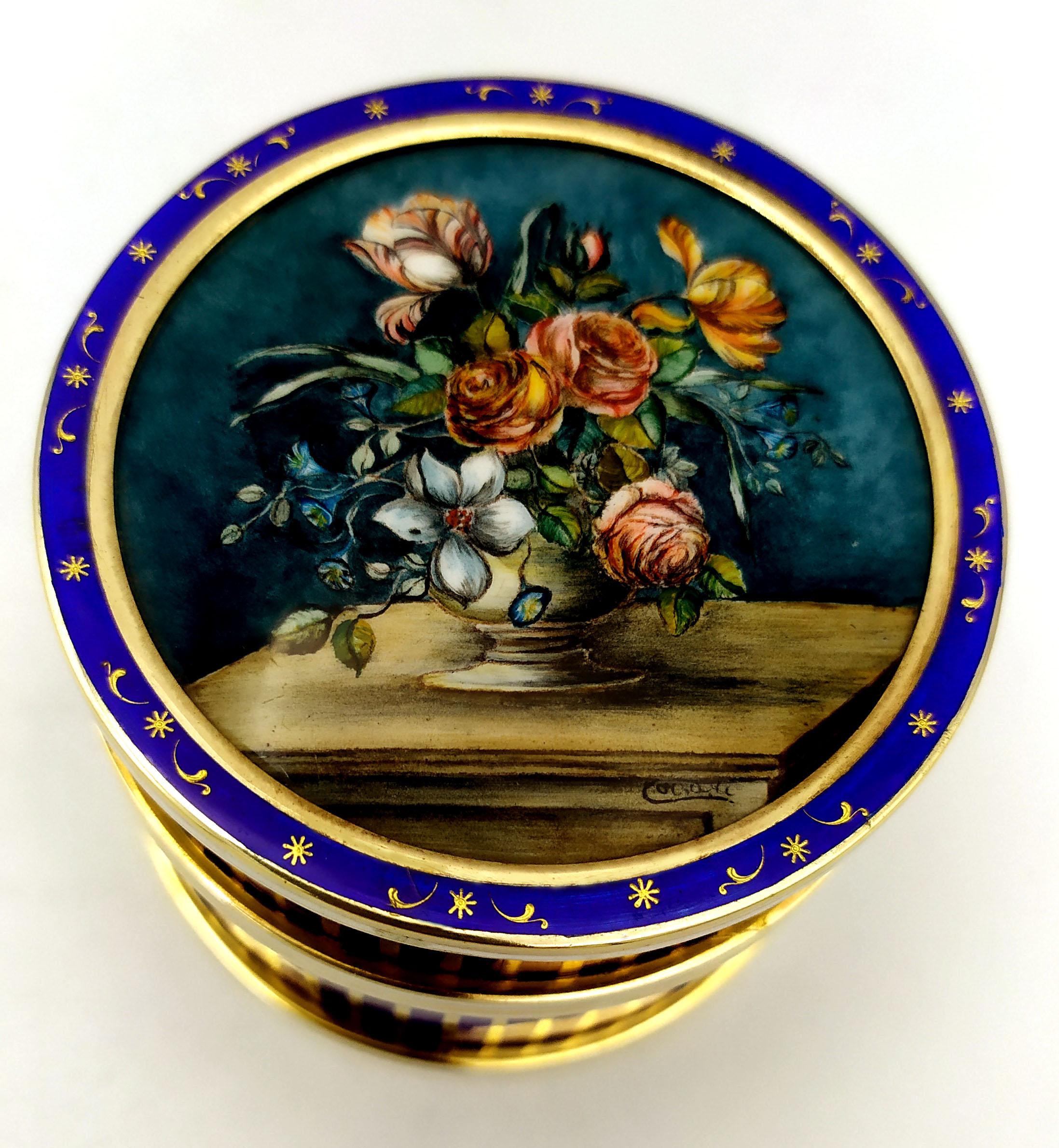 Round table box in 925/1000 sterlin silver gold plated with fired enamels, with “paillons” in pure gold on the upper circle, fine fired enamelled miniature with hand-painted floral image by the painter Bruno Corsari, striped enamelled border