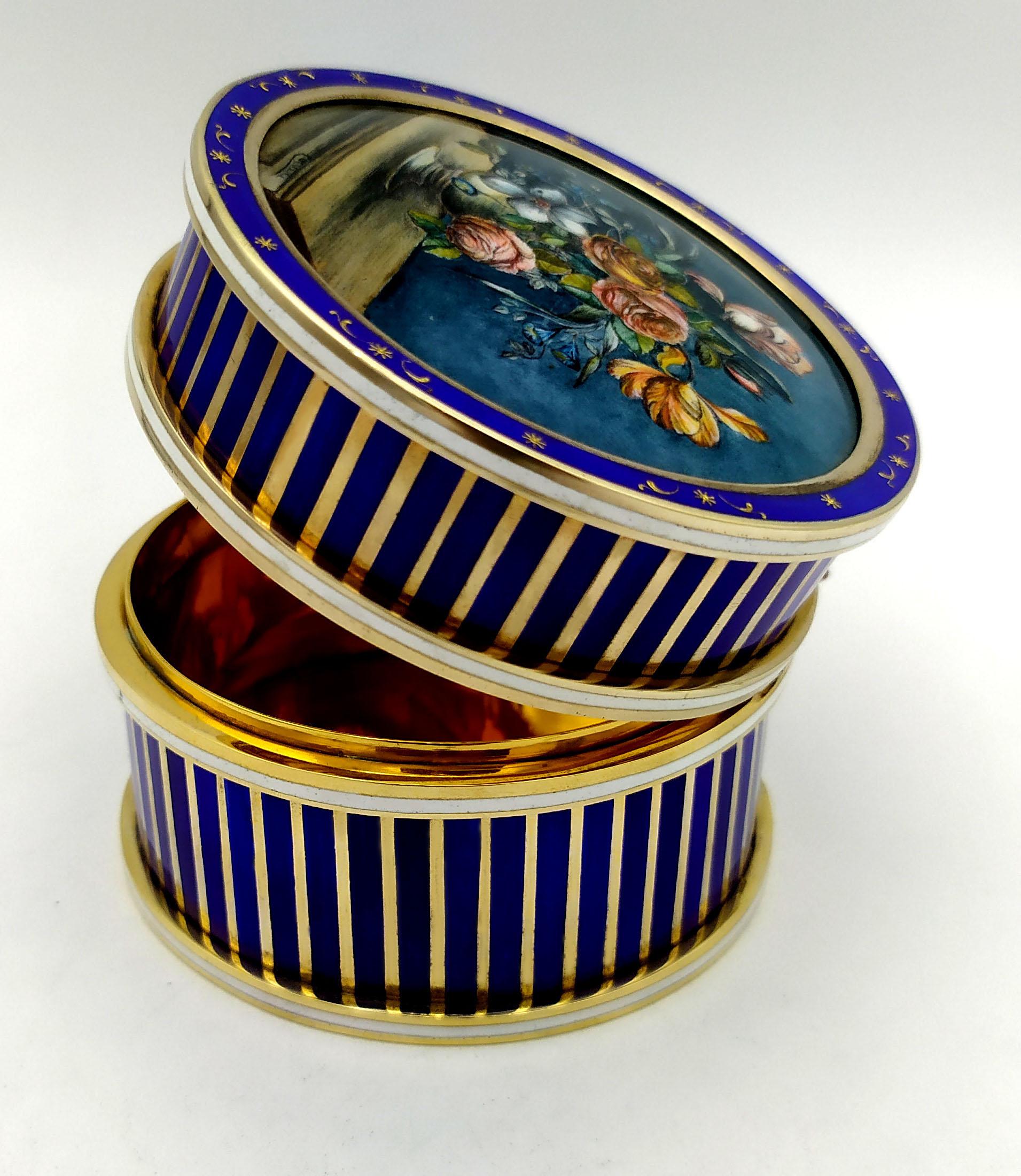 Italian Table Box Enamel on guillochè with “paillons” in pure gold on the upper circle S For Sale