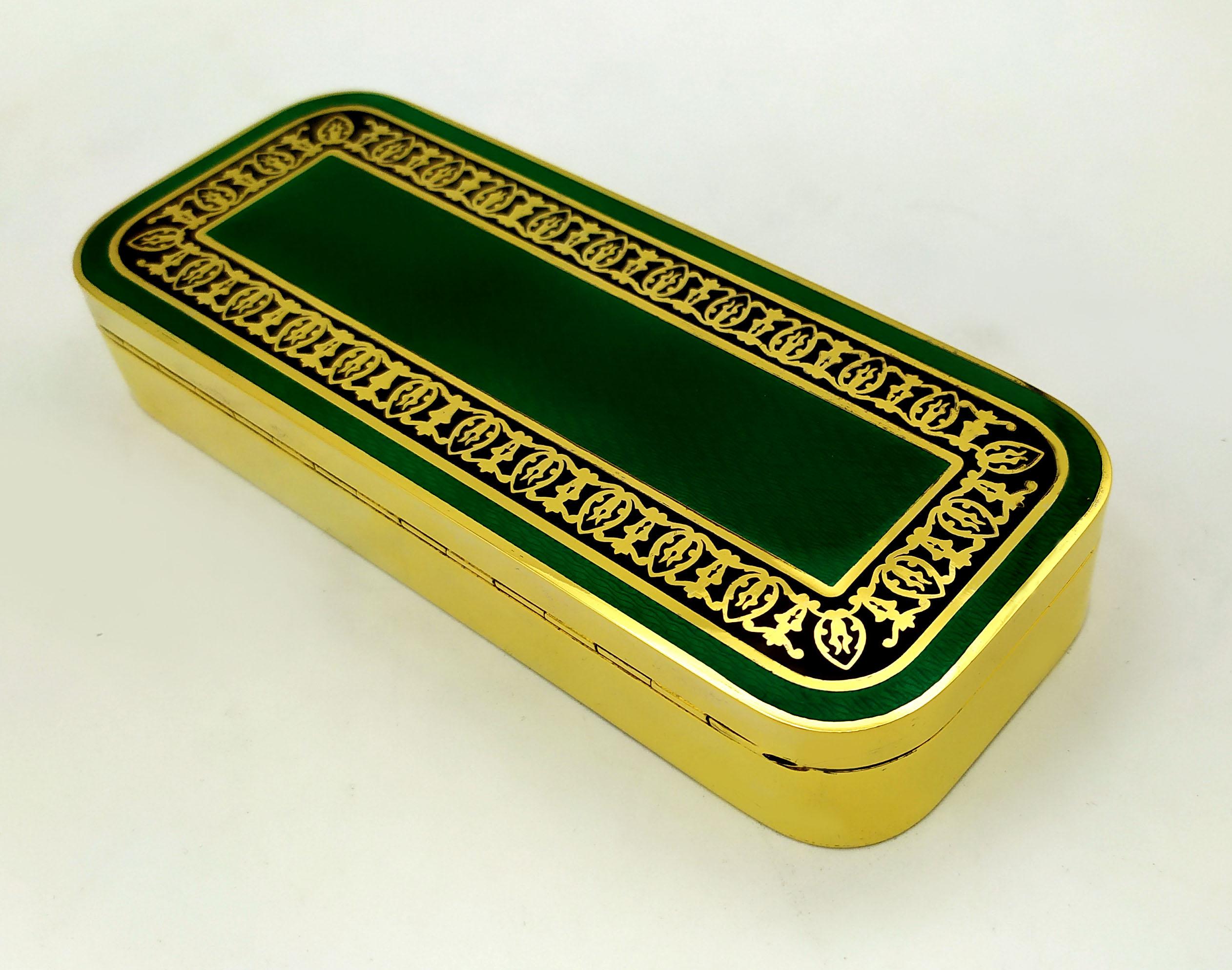 Caja de mesa Esmalte al fuego sobre guilloché Adorno de estilo árabe Plata de ley Salimben Tallado a mano en venta
