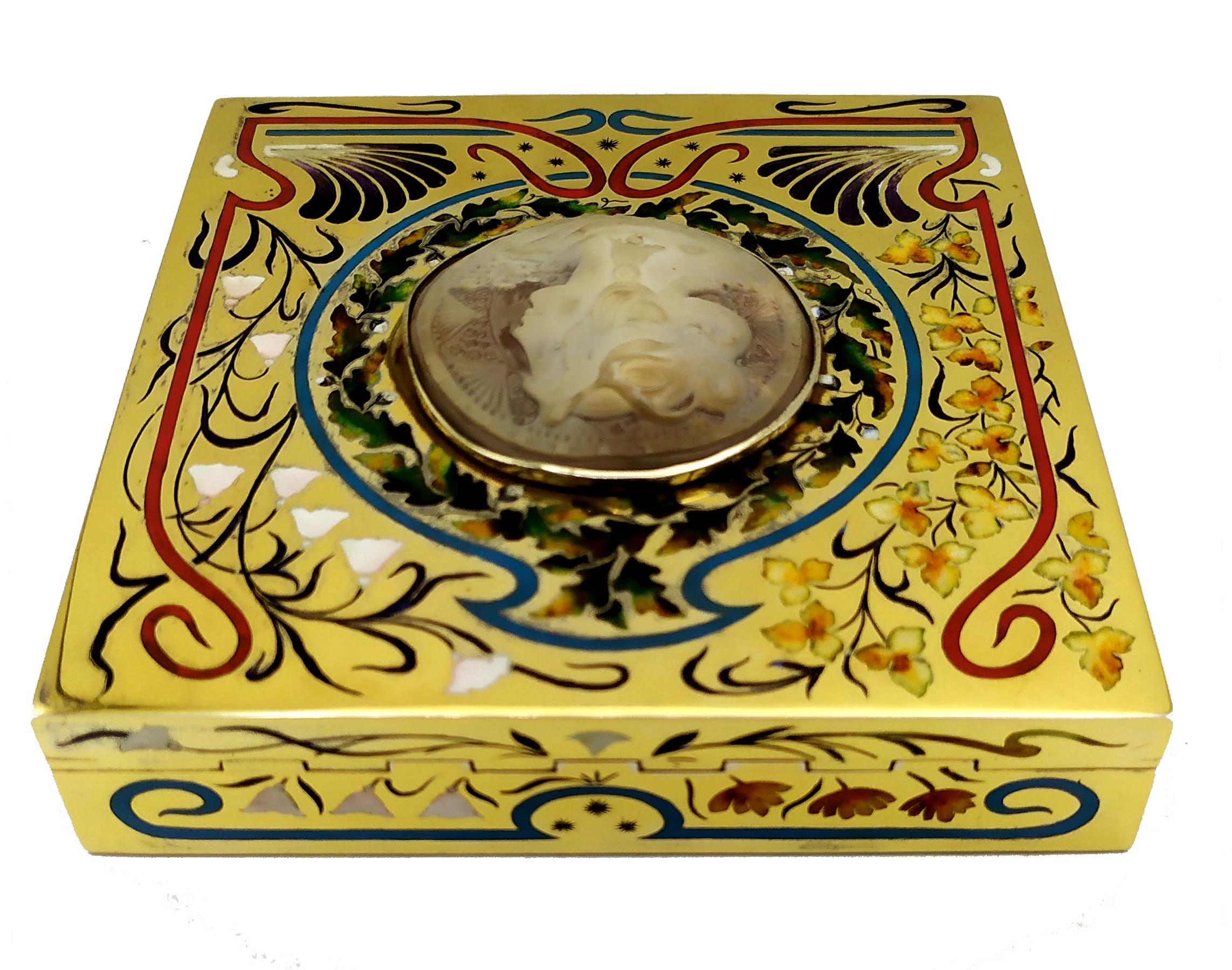 Mid-20th Century Table Box fired enamels and round cameo Salimbeni. For Sale