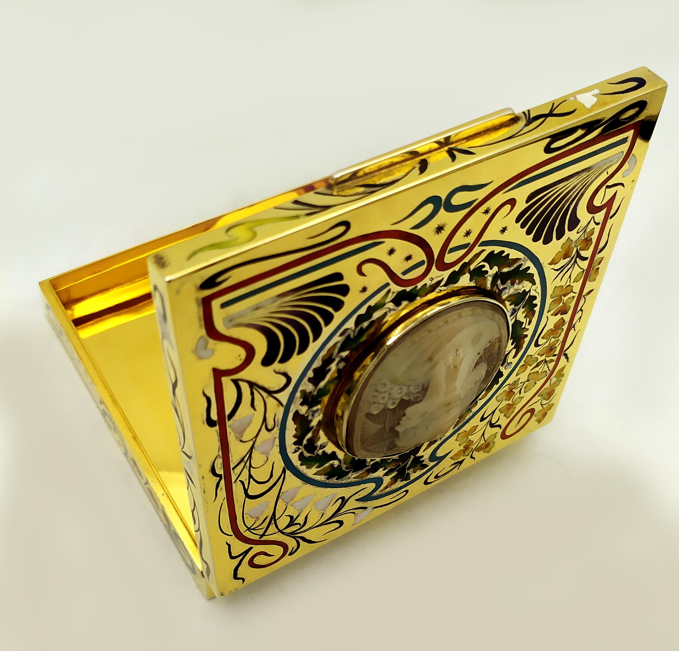 Table Box fired enamels and round cameo Salimbeni. For Sale 1