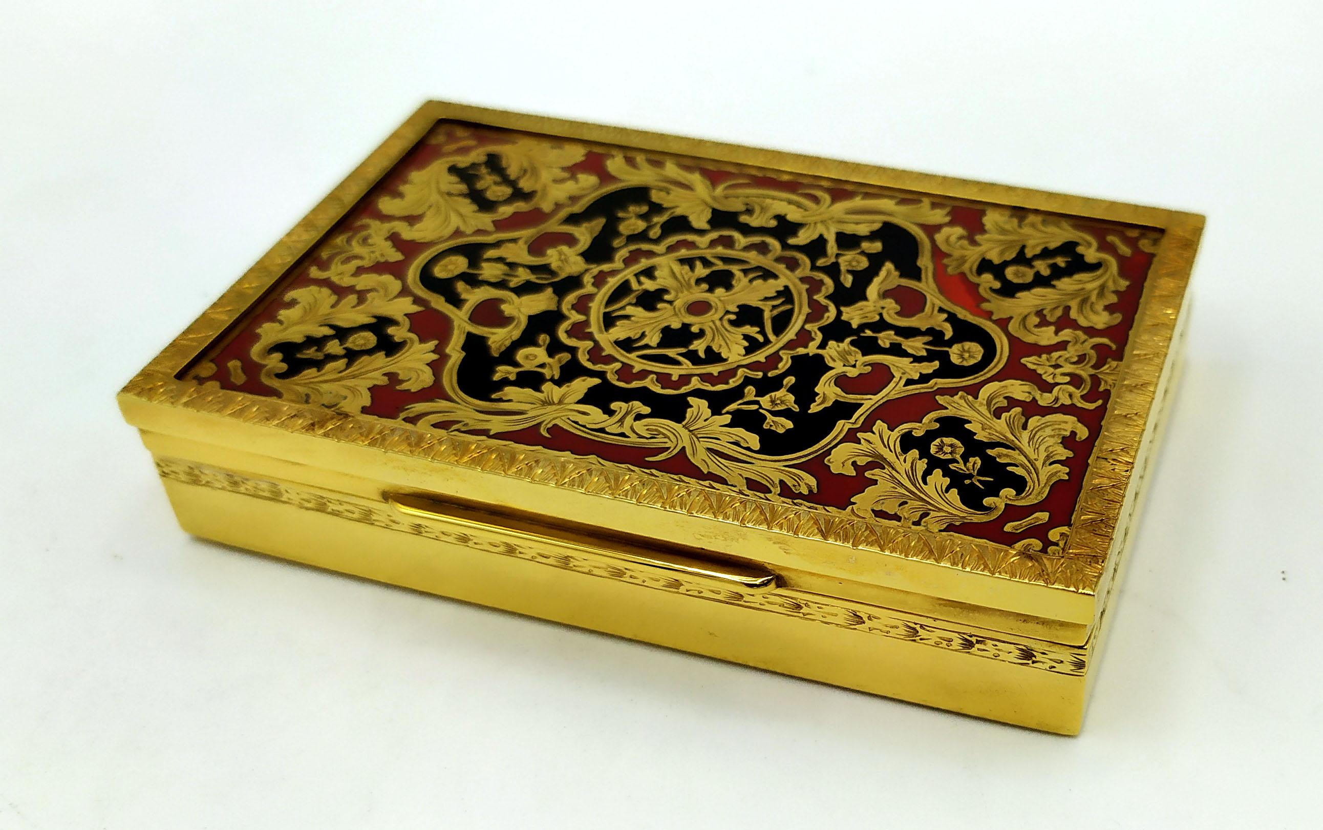 Rectangular table box for cigarettes in sterling silver 925/1000 gold plated with hand-engraved design in Baroque style with two-tone fired enamels. Measure cm. 6.5 x 10.2 x 2. Weight gr. 232. Designed by Franco Salimbeni in 1977 and made in various