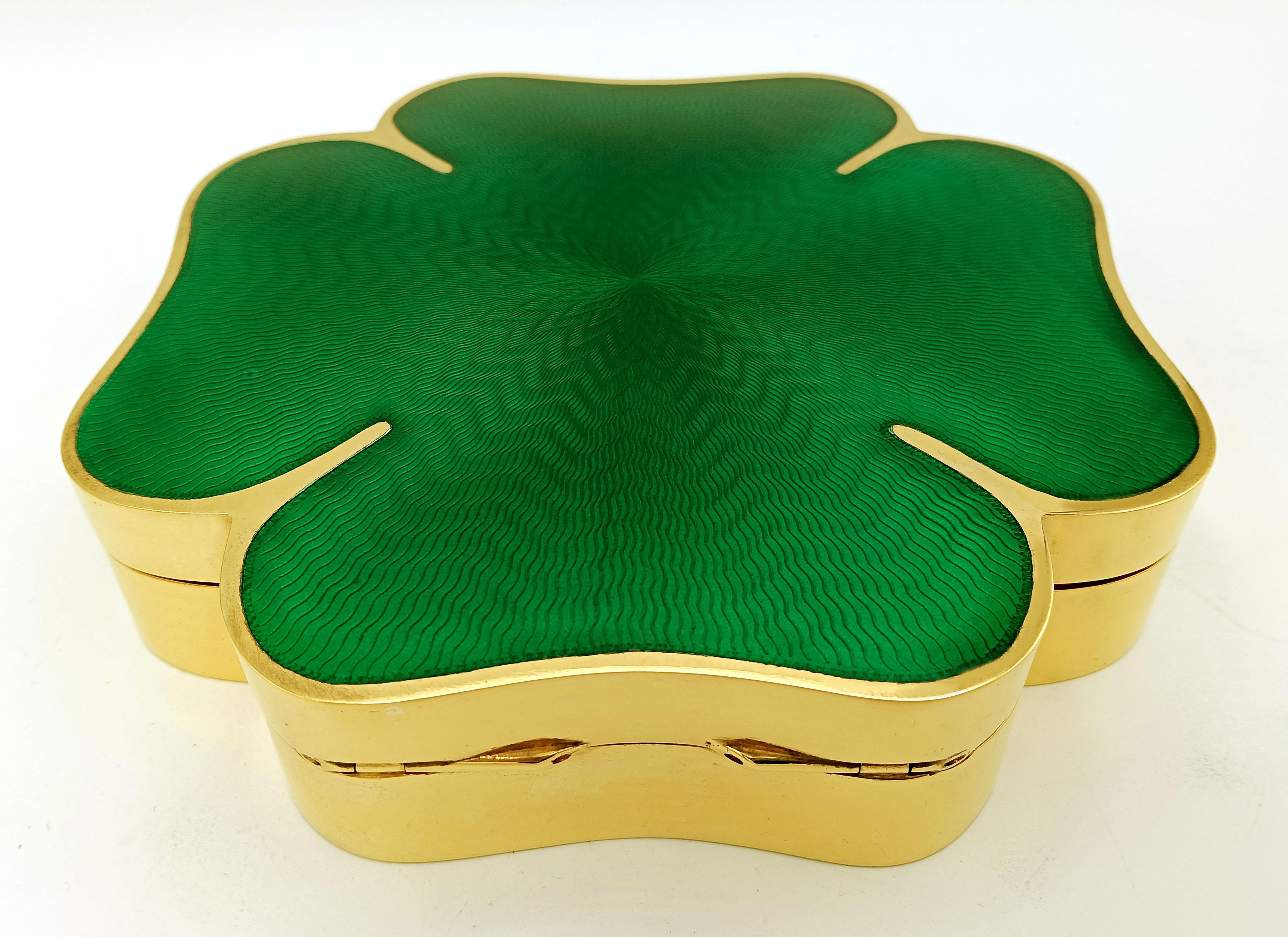 Caja de mesa Trébol de cuatro hojas esmaltado al fuego sobre un guilloché radial Salimbeni en venta 1