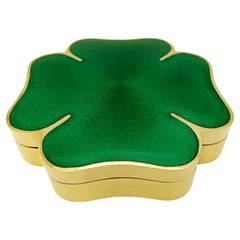 Table box Four-leaf clover fired enamel on a radial guilloché Salimbeni
